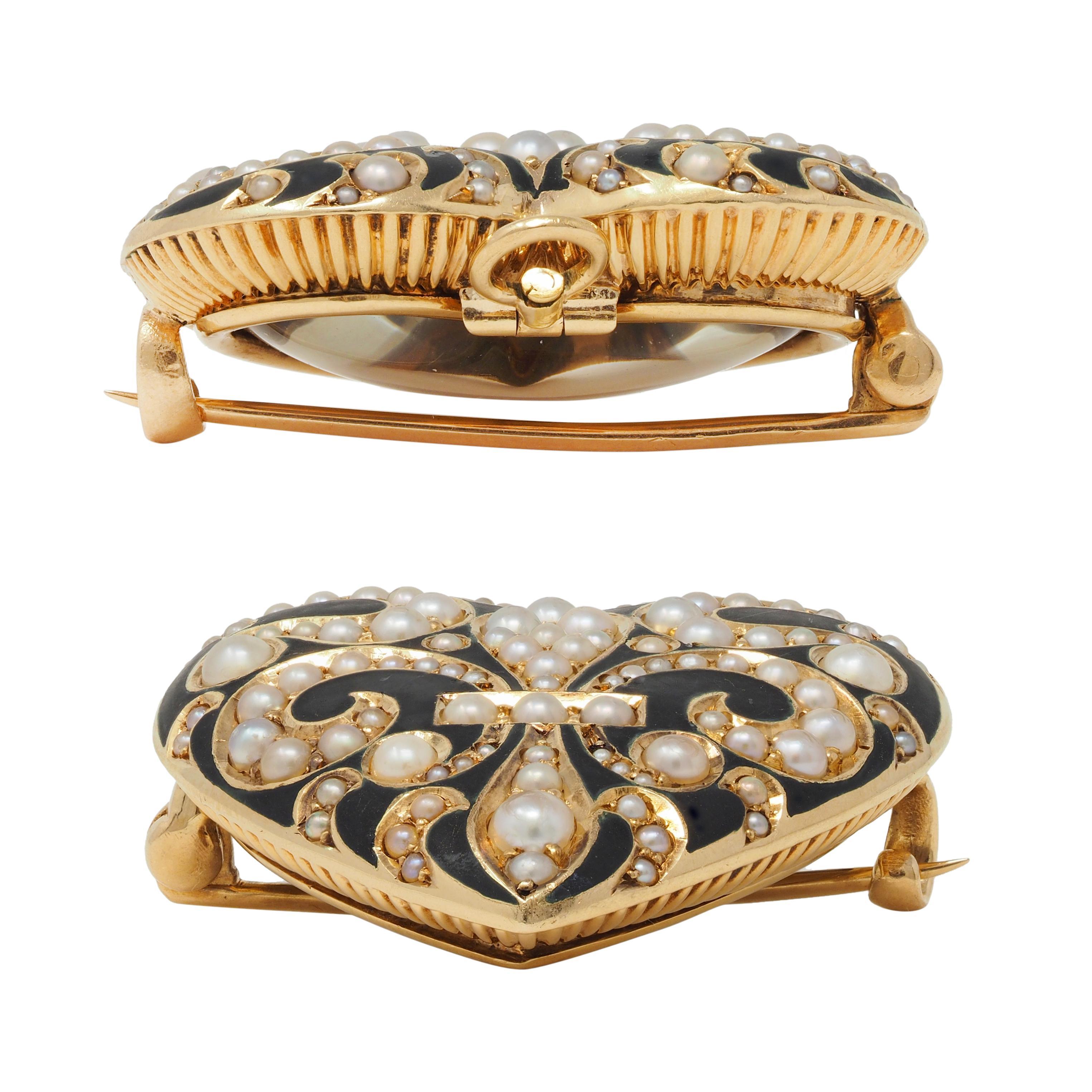 Broche pendentif victorienne en or jaune 14 carats, perles et émail avec médaillon en forme de cœur en vente 2