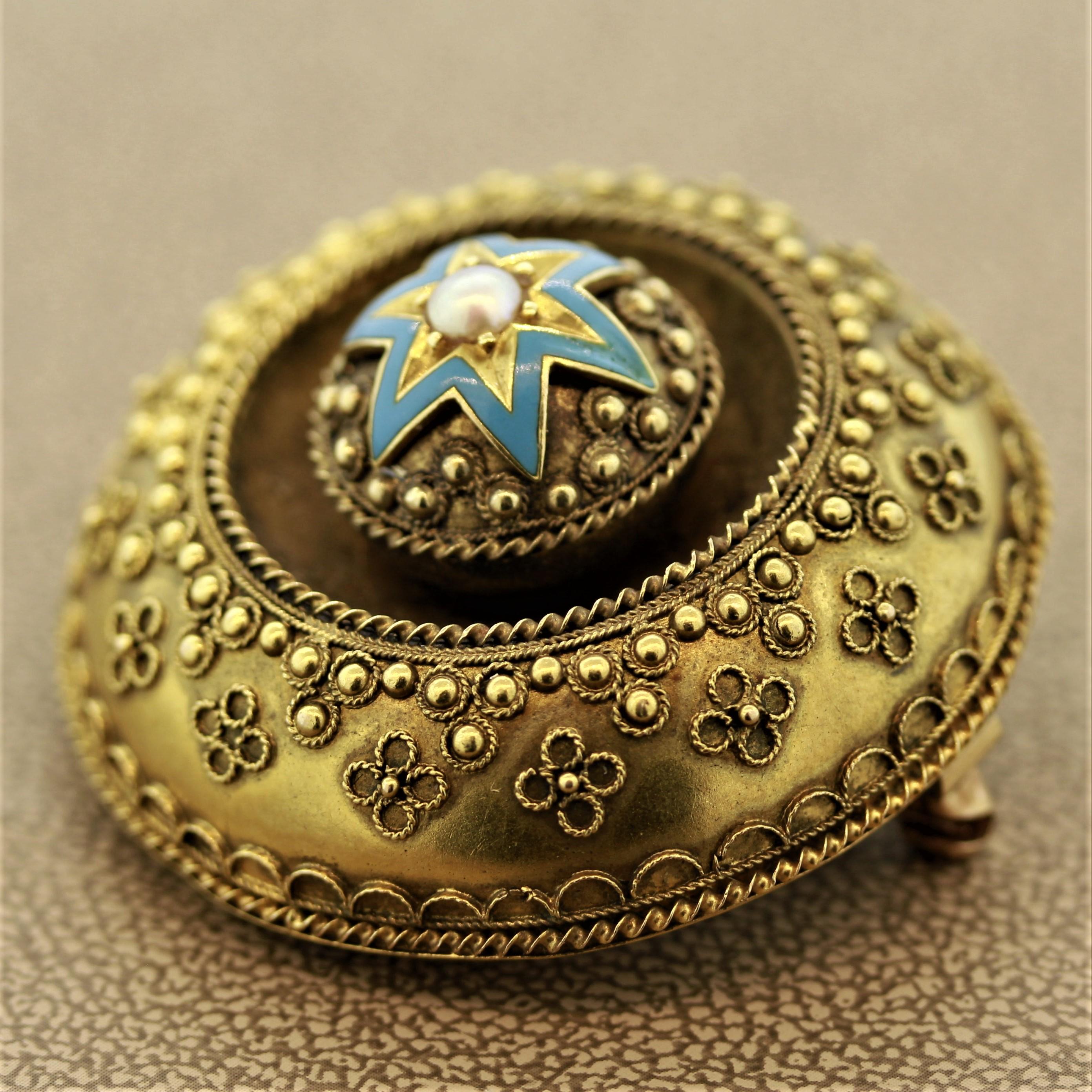 Taille ronde Broche victorienne en or, perles et émail en vente