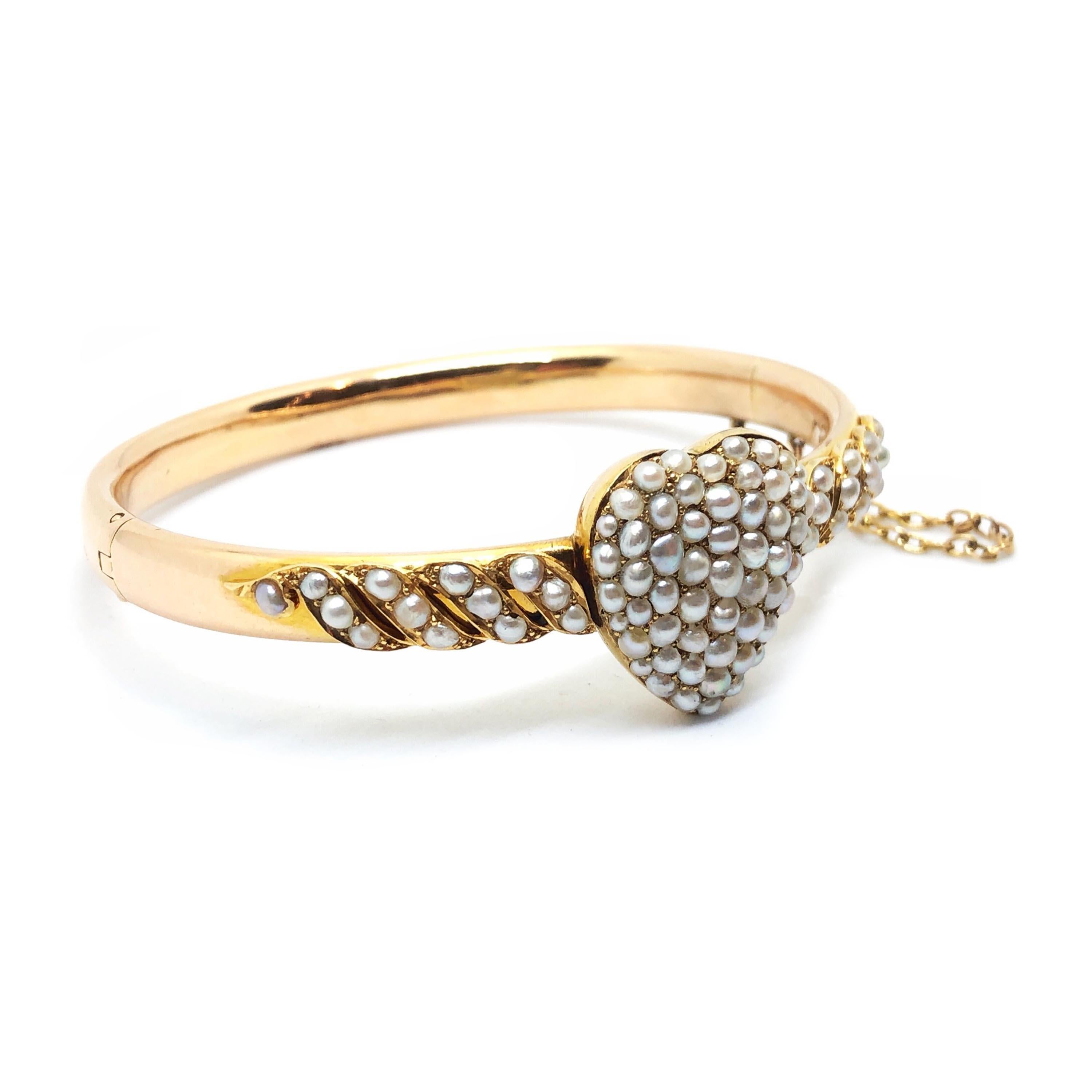 Taglio rotondo Bracciale a cuore vittoriano in oro e perle naturali, CIRCA 1880 in vendita