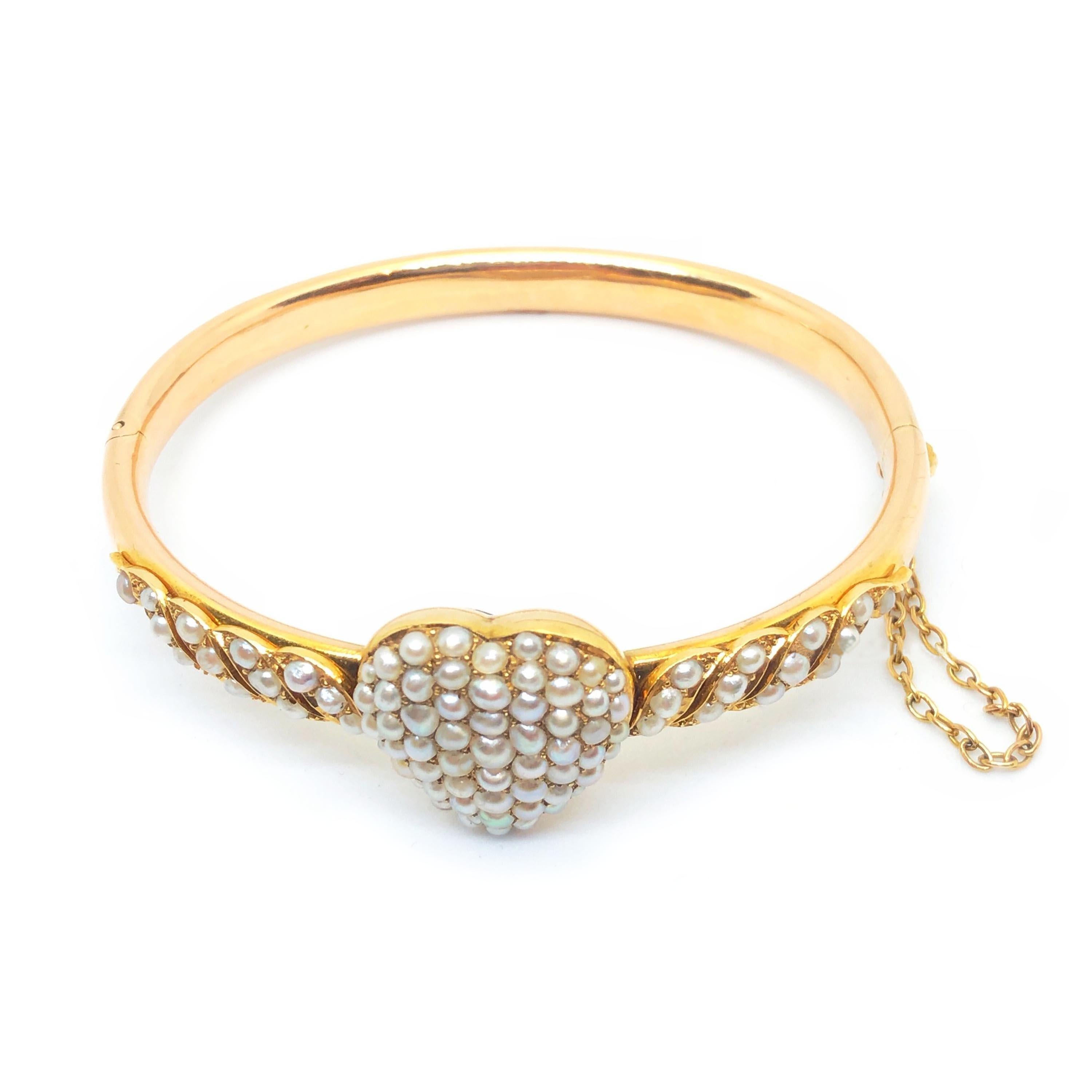 Bracciale a cuore vittoriano in oro e perle naturali, CIRCA 1880 In condizioni buone in vendita a London, GB