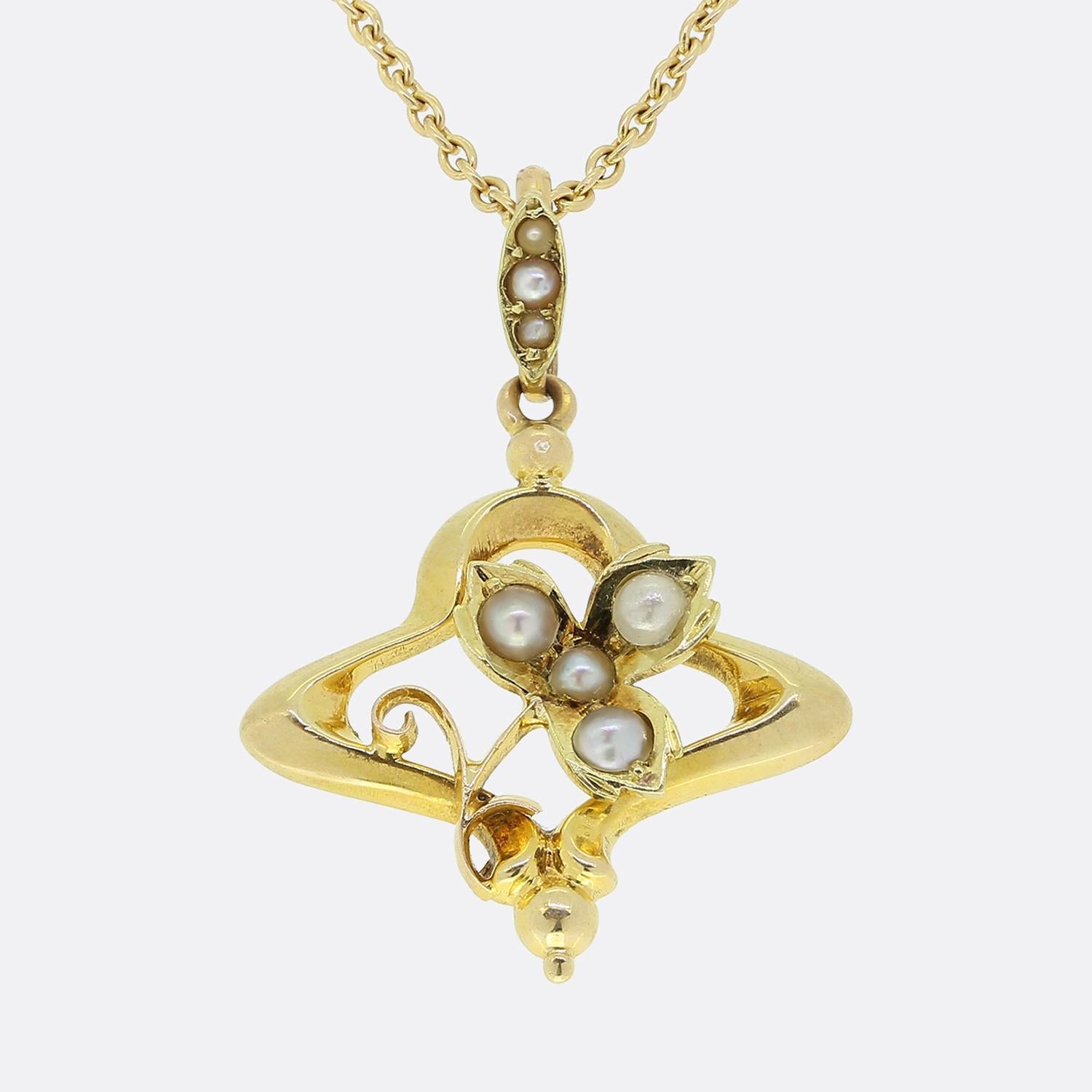 Grezzo Collana vittoriana con ciondolo di perle in vendita