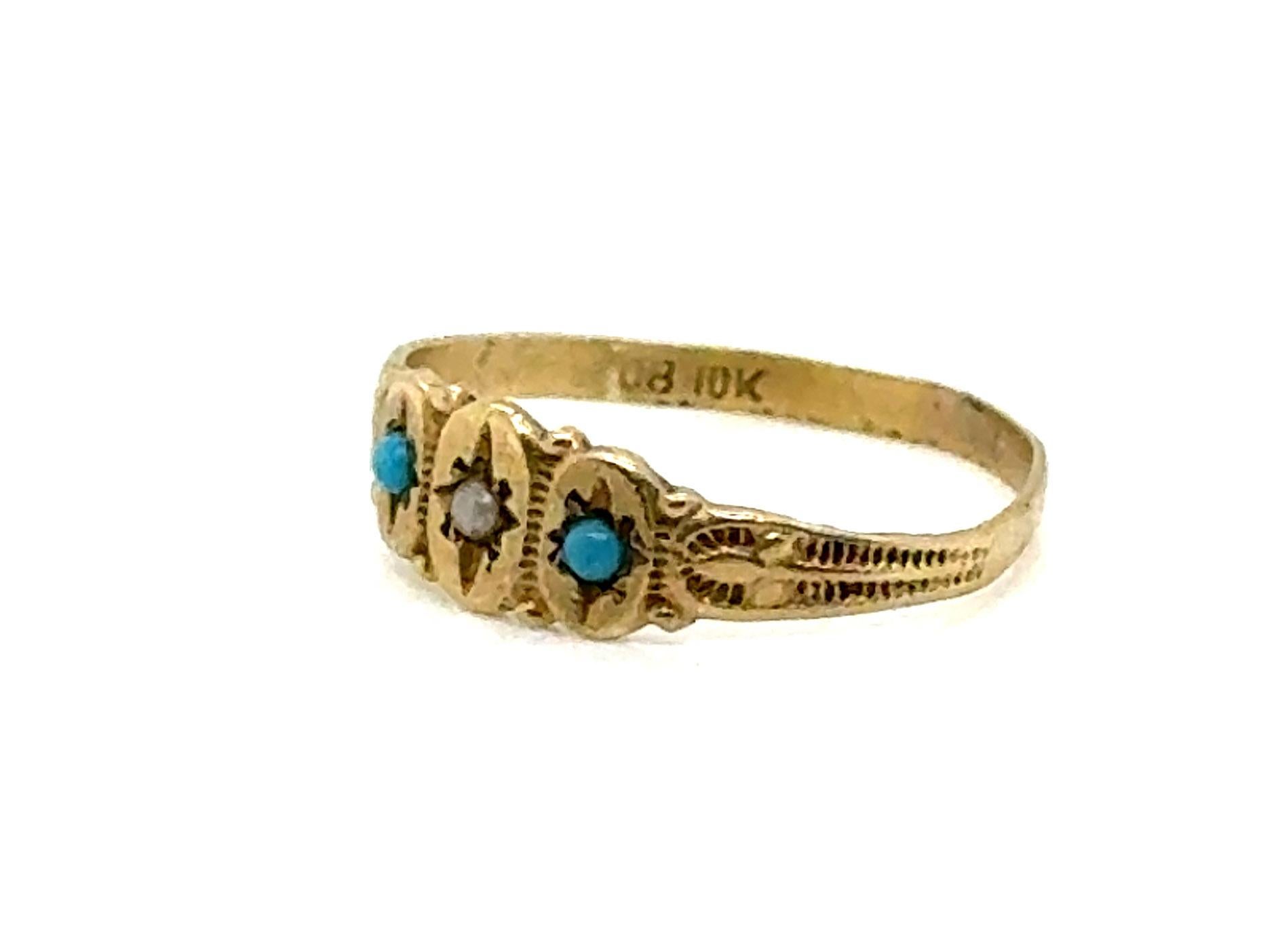 Vittoriano Anello vittoriano con perla e turchese per bambini, originale del 1880, in oro giallo, di Ostby & Barton C. in vendita