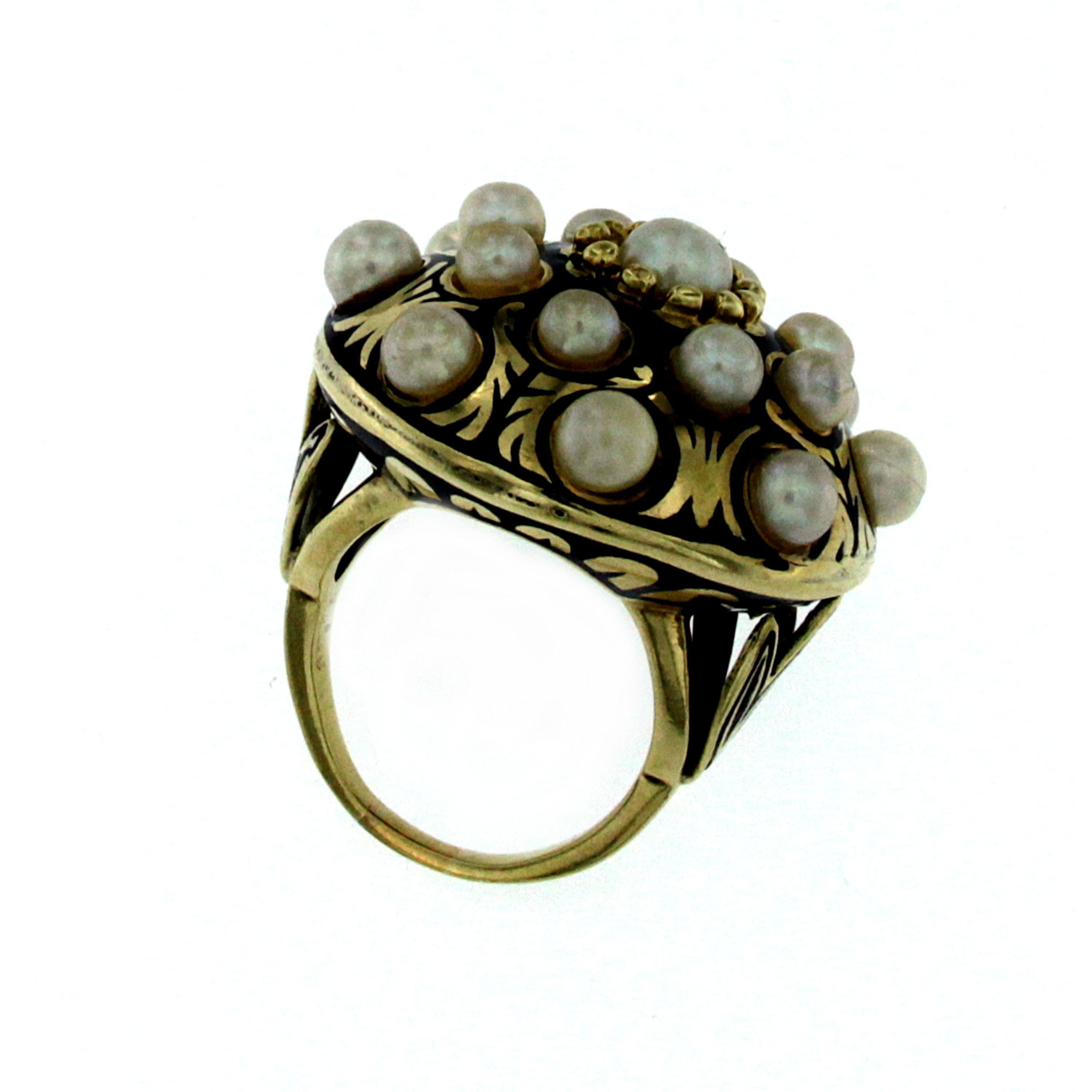 Victorian Pearls Enamel Gold Ring In Excellent Condition In Napoli, Italy