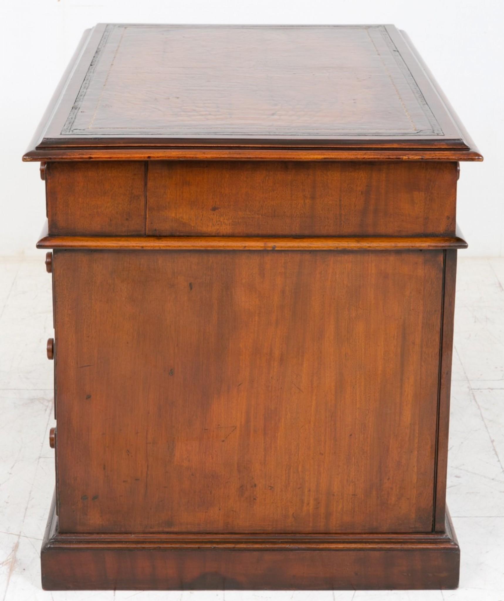 Victorian Pedestal Desk Antique Mahogany Writing Table, 1850 For Sale 6
