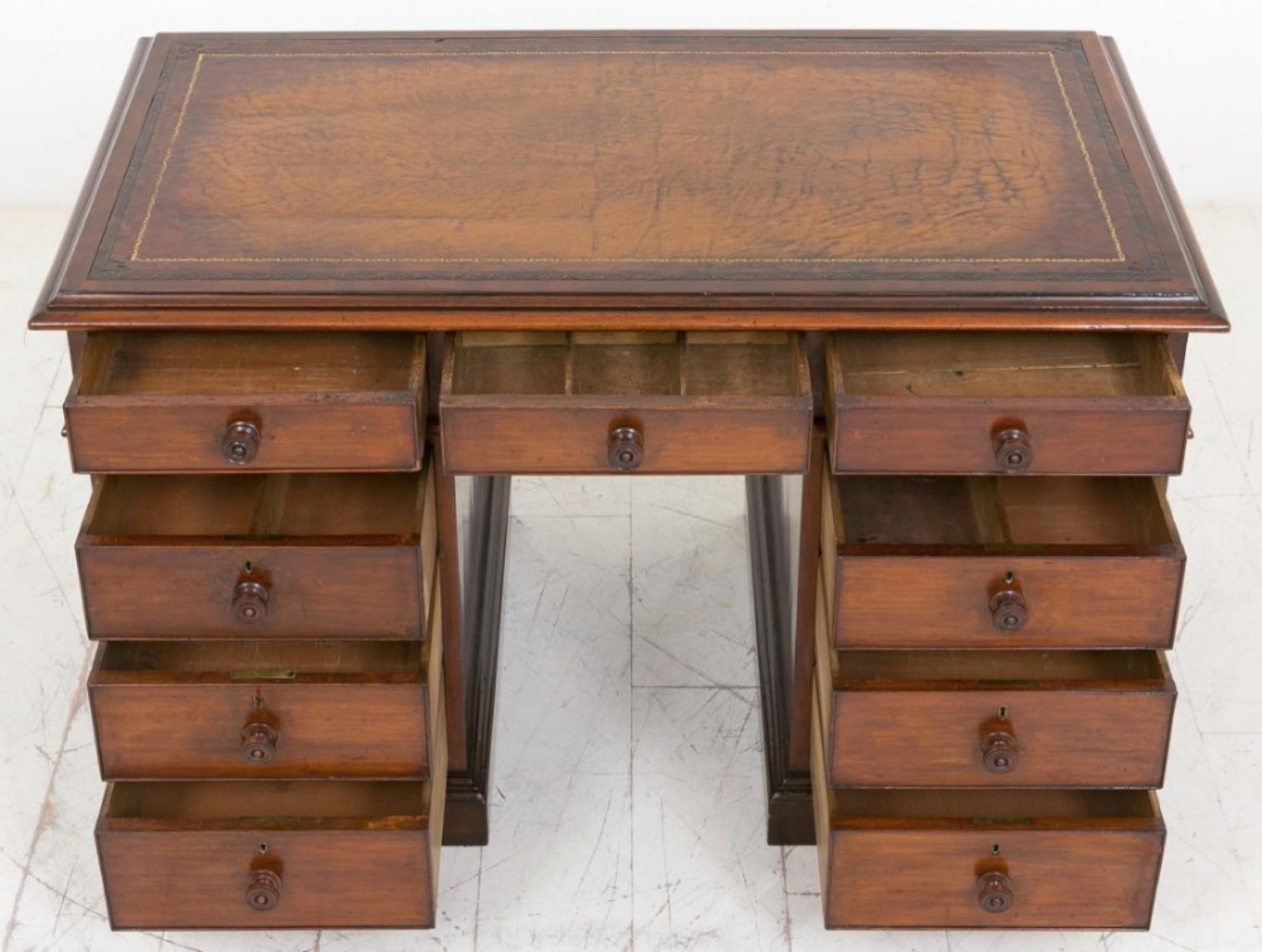 Mid-19th Century Victorian Pedestal Desk Antique Mahogany Writing Table, 1850 For Sale