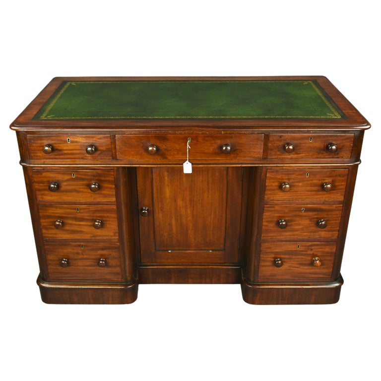Victorian Pedestal Desk For Sale at 1stDibs