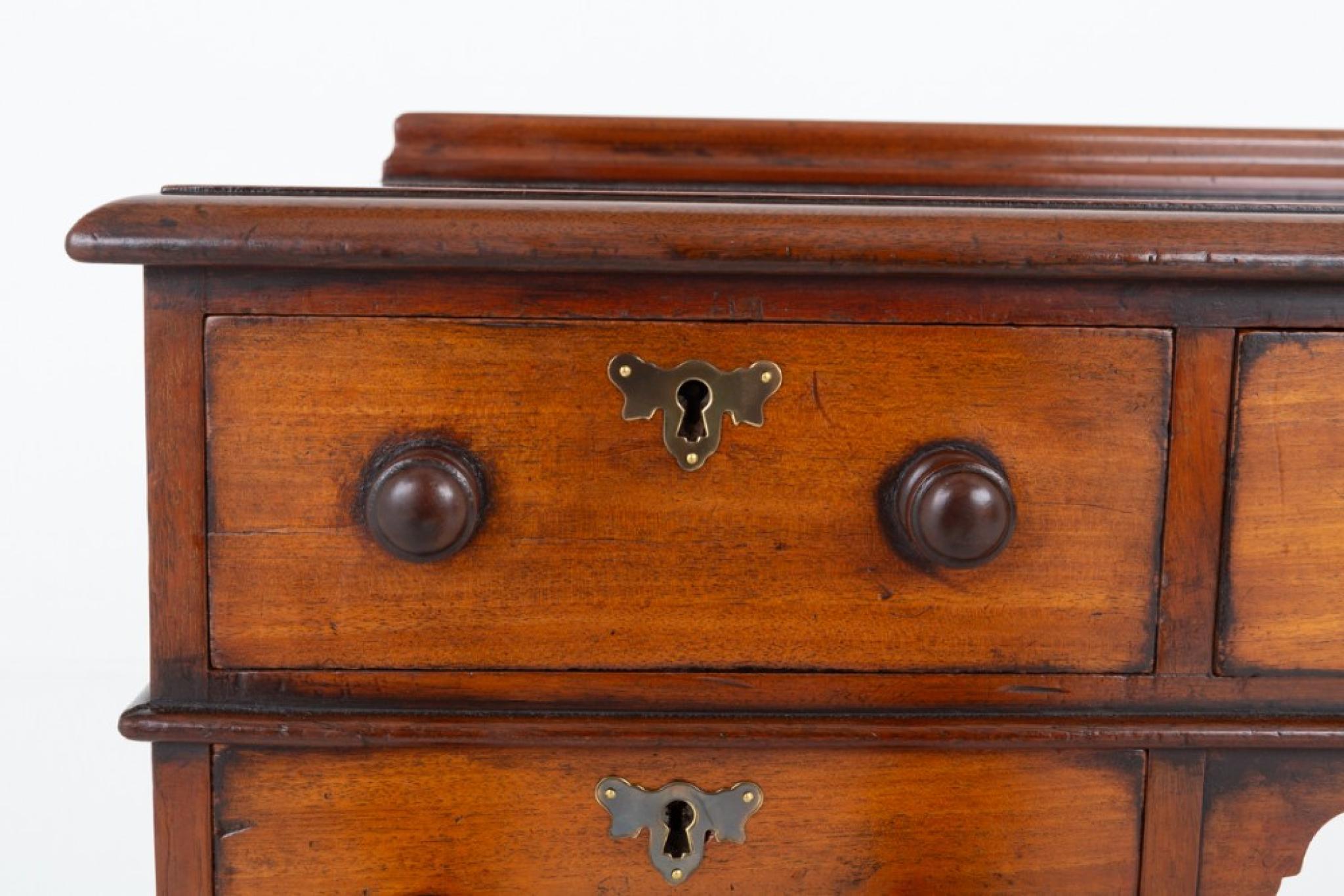 Victorien Bureau victorien en acajou 1860 en vente