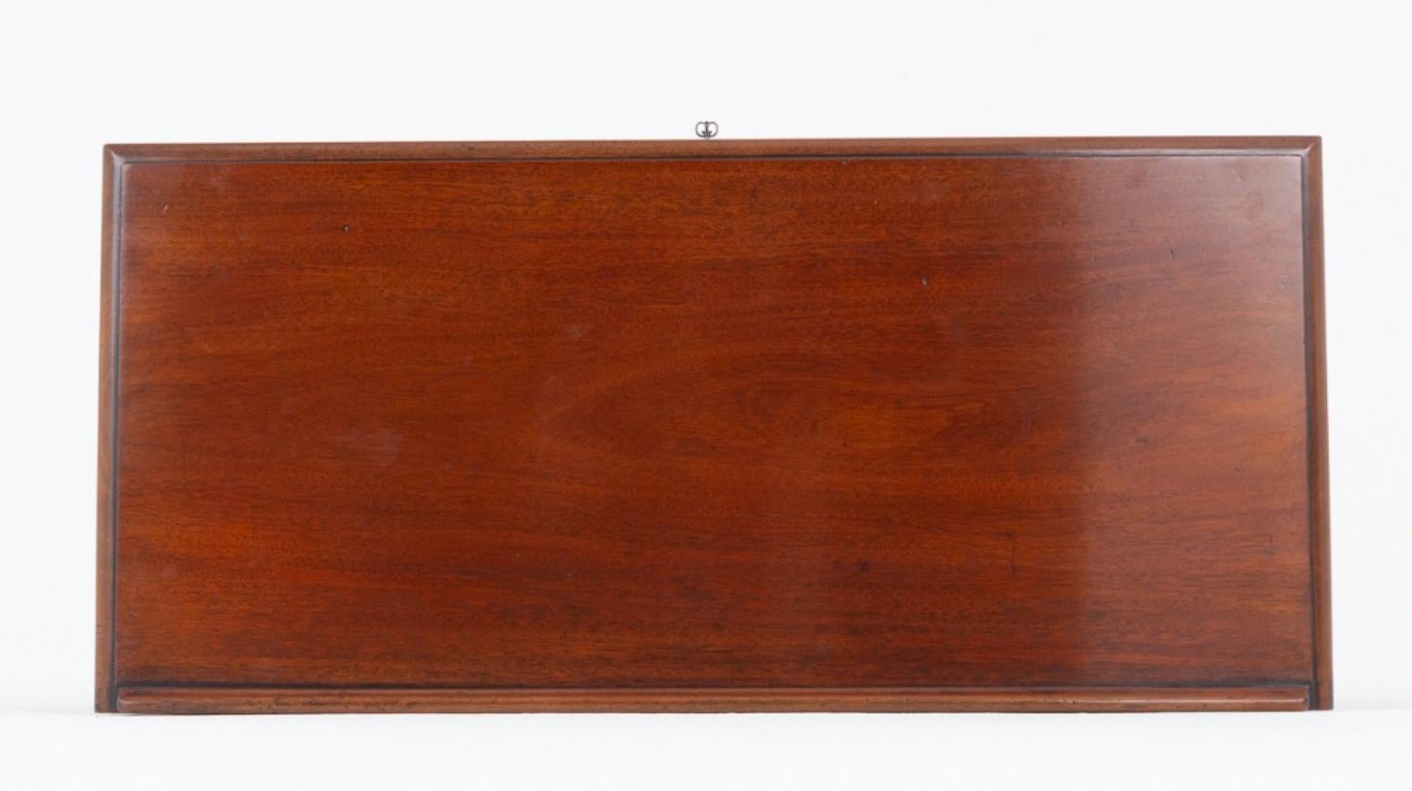 Milieu du XIXe siècle Bureau victorien en acajou 1860 en vente