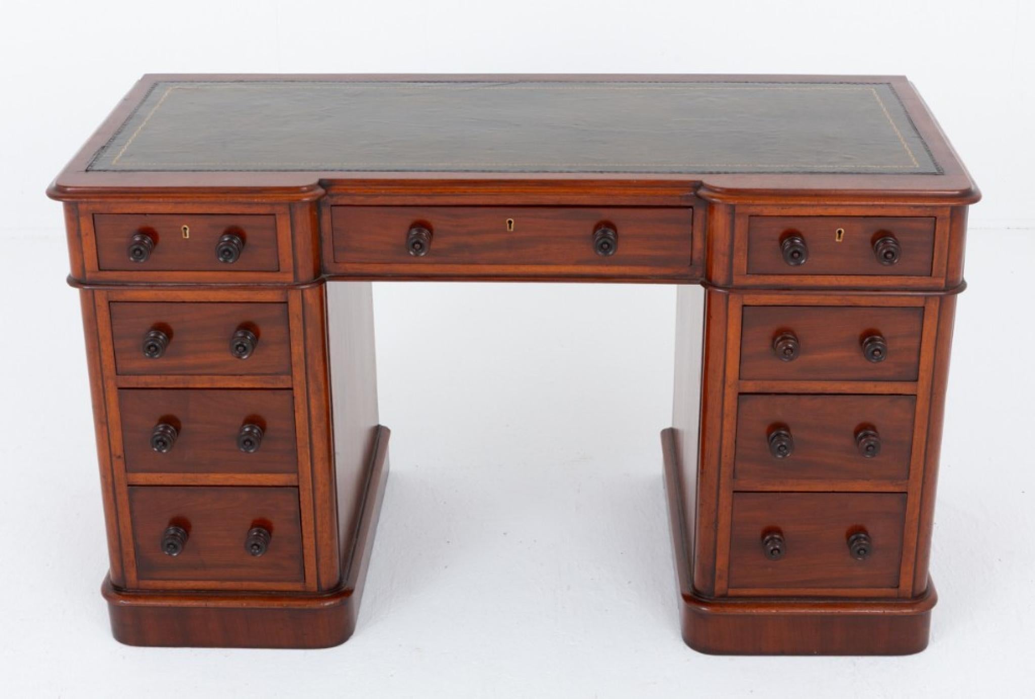 Falegnameria Scrivania vittoriana a piedistallo in mogano antico 1860 in vendita