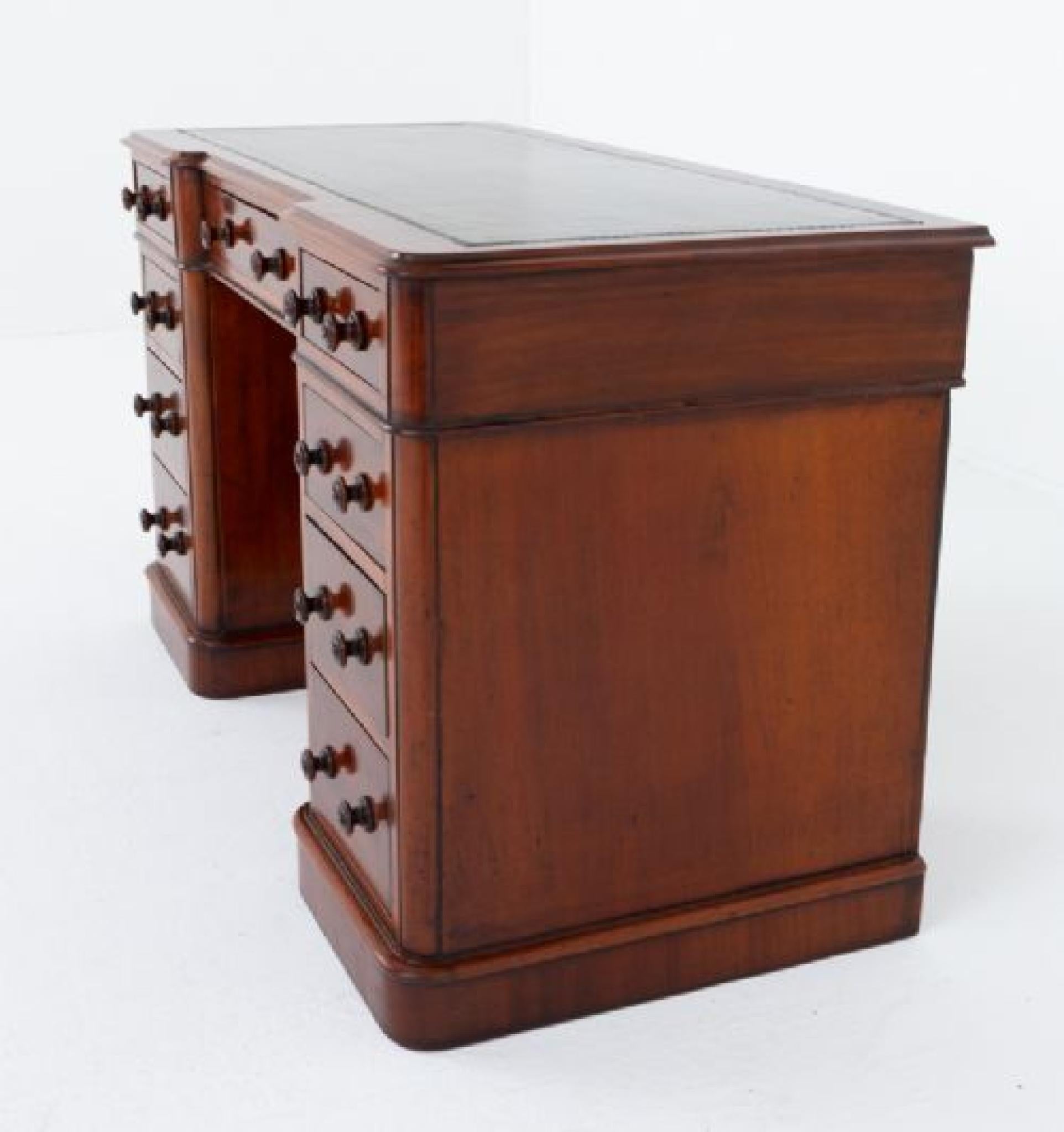 Metà XIX secolo Scrivania vittoriana a piedistallo in mogano antico 1860 in vendita