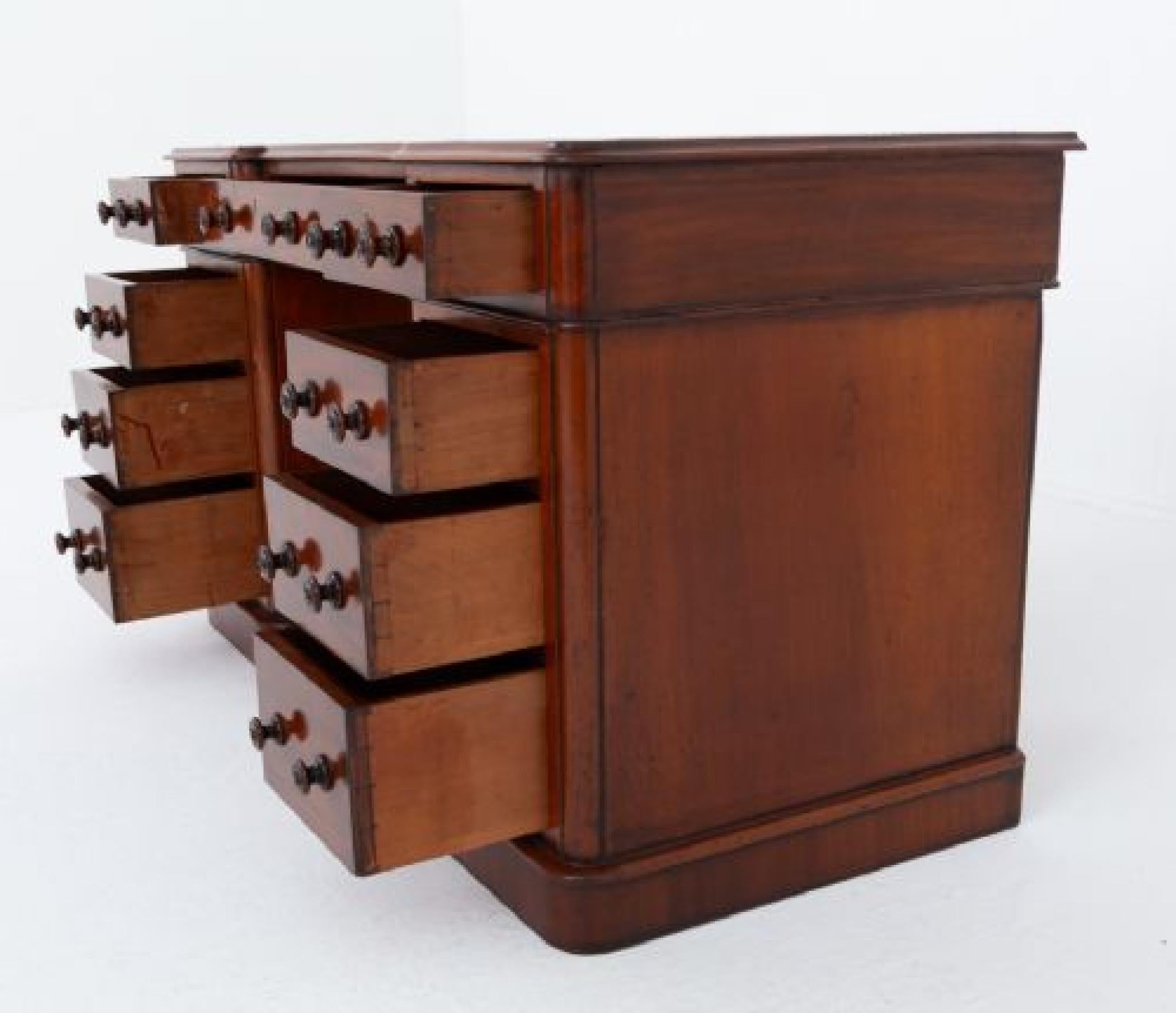 Mogano Scrivania vittoriana a piedistallo in mogano antico 1860 in vendita