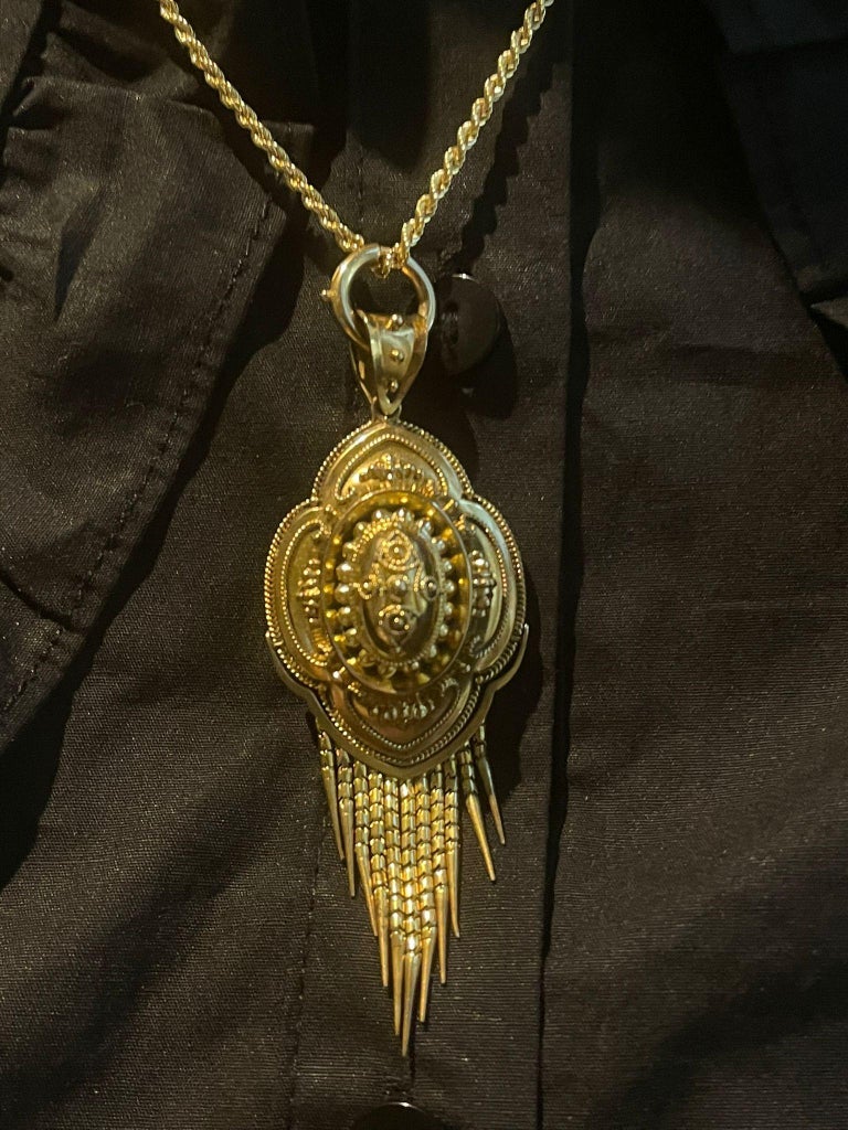 Victorian Pendant 18 Karat Yellow Gold, Circa 1860 For Sale at 1stDibs