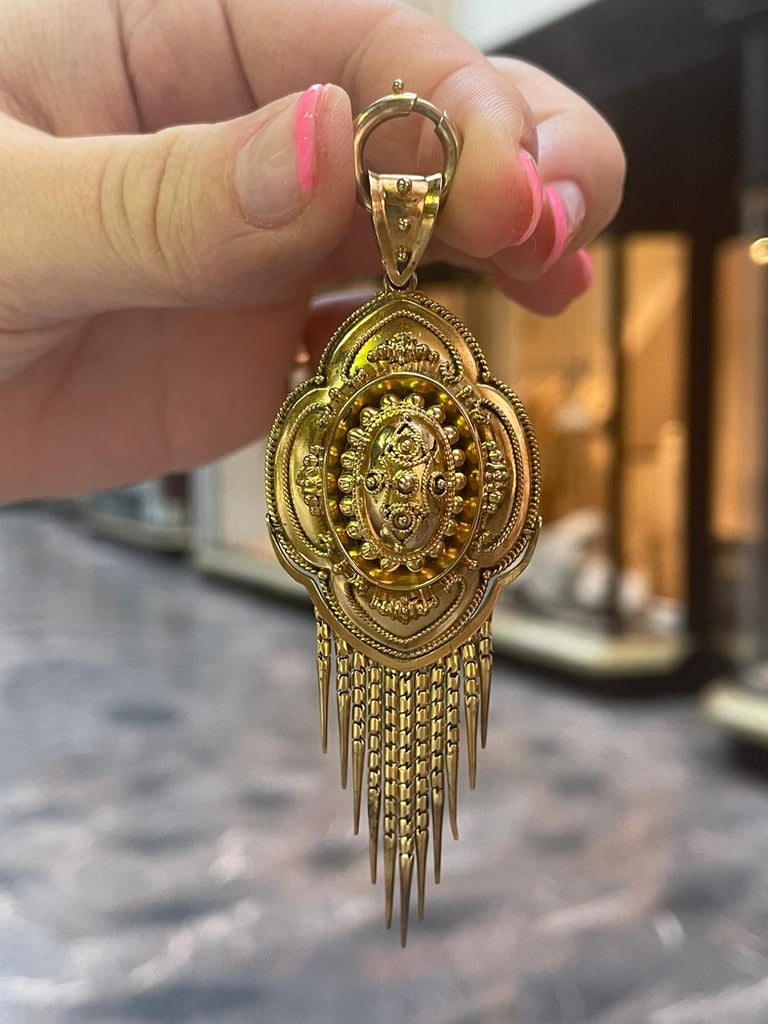 Victorian Pendant 18 Karat Yellow Gold, Circa 1860 For Sale at 1stDibs