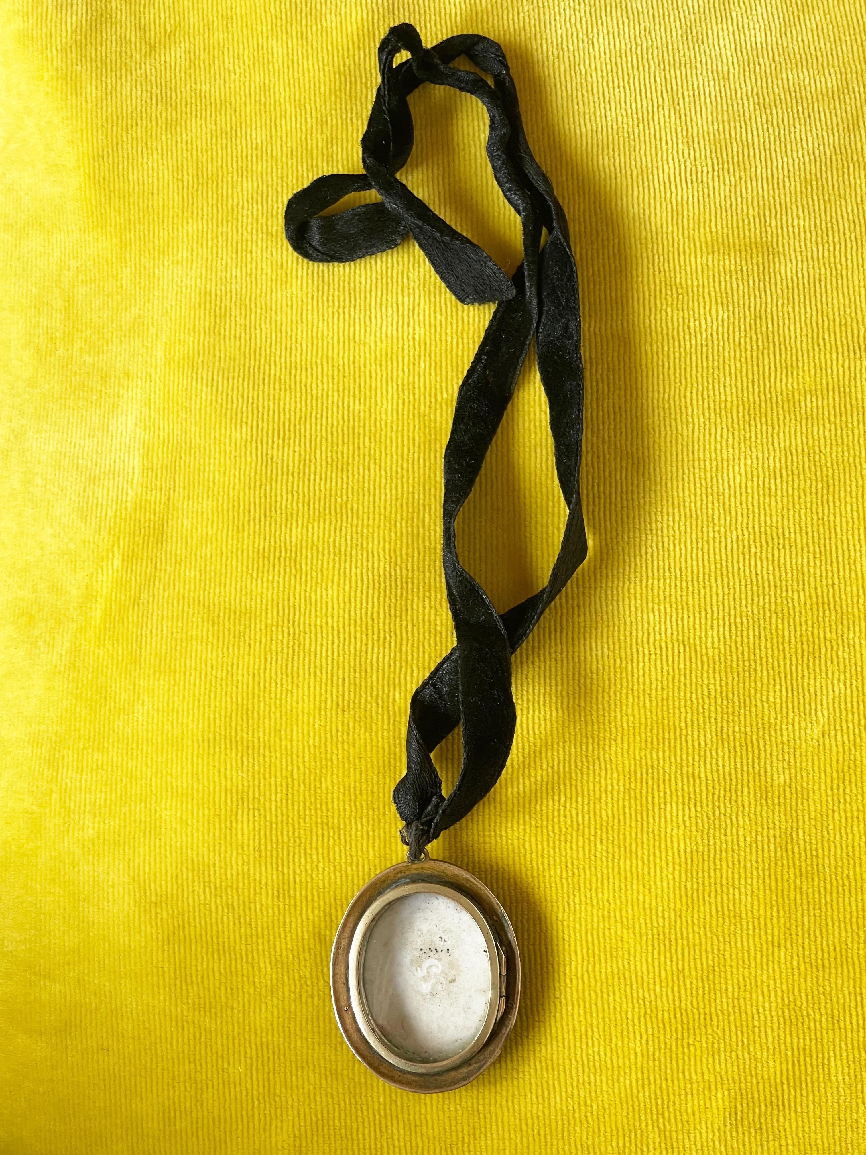 Hand-Crafted Victorian Pendant Locket around 1910 Brass & Glossy Porcelain Edelweiss, Germany