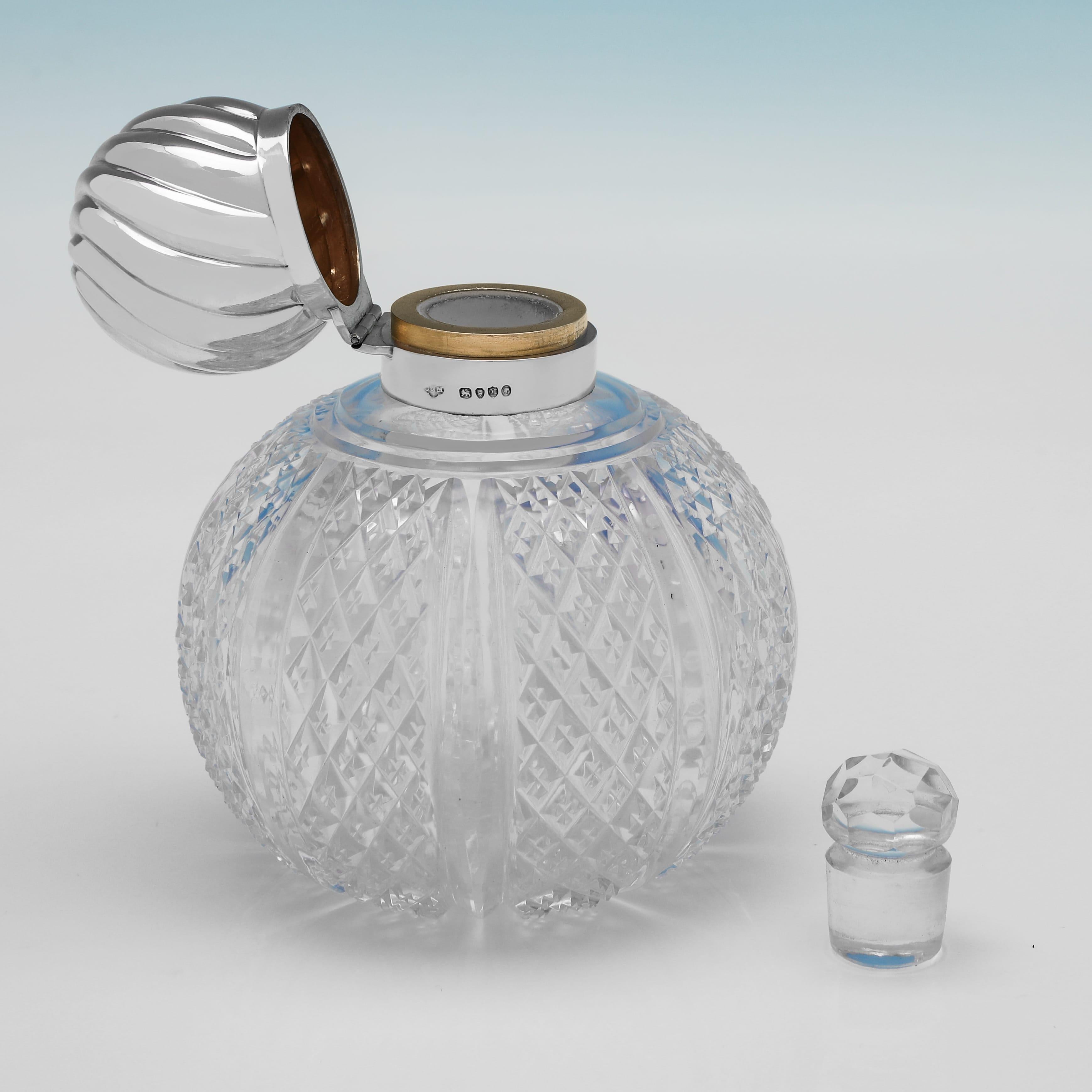 Vittoriano Bottiglia di profumo vittoriana realizzata da John Newton Mappin a Londra nel 1887 in vendita