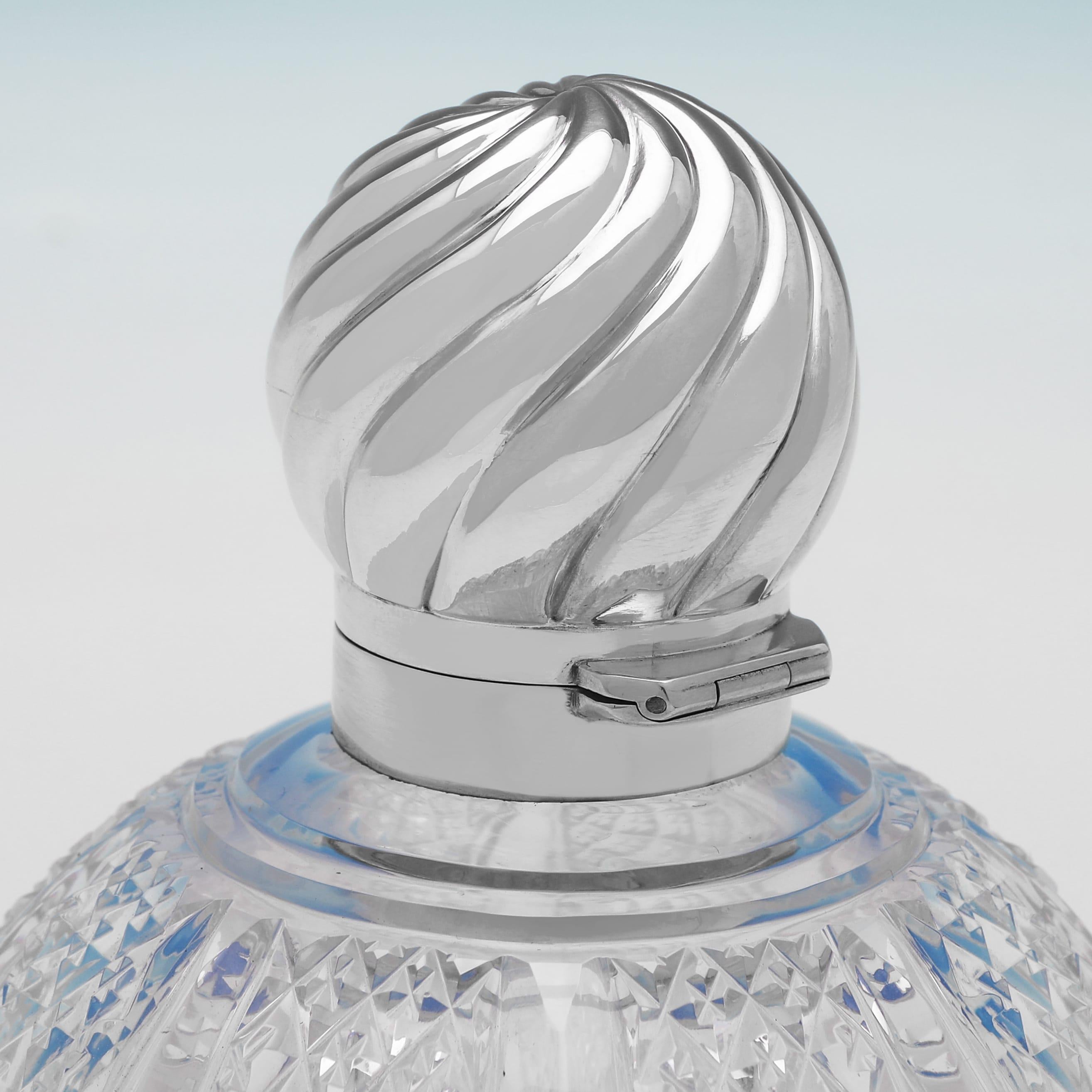 Fine XIX secolo Bottiglia di profumo vittoriana realizzata da John Newton Mappin a Londra nel 1887 in vendita