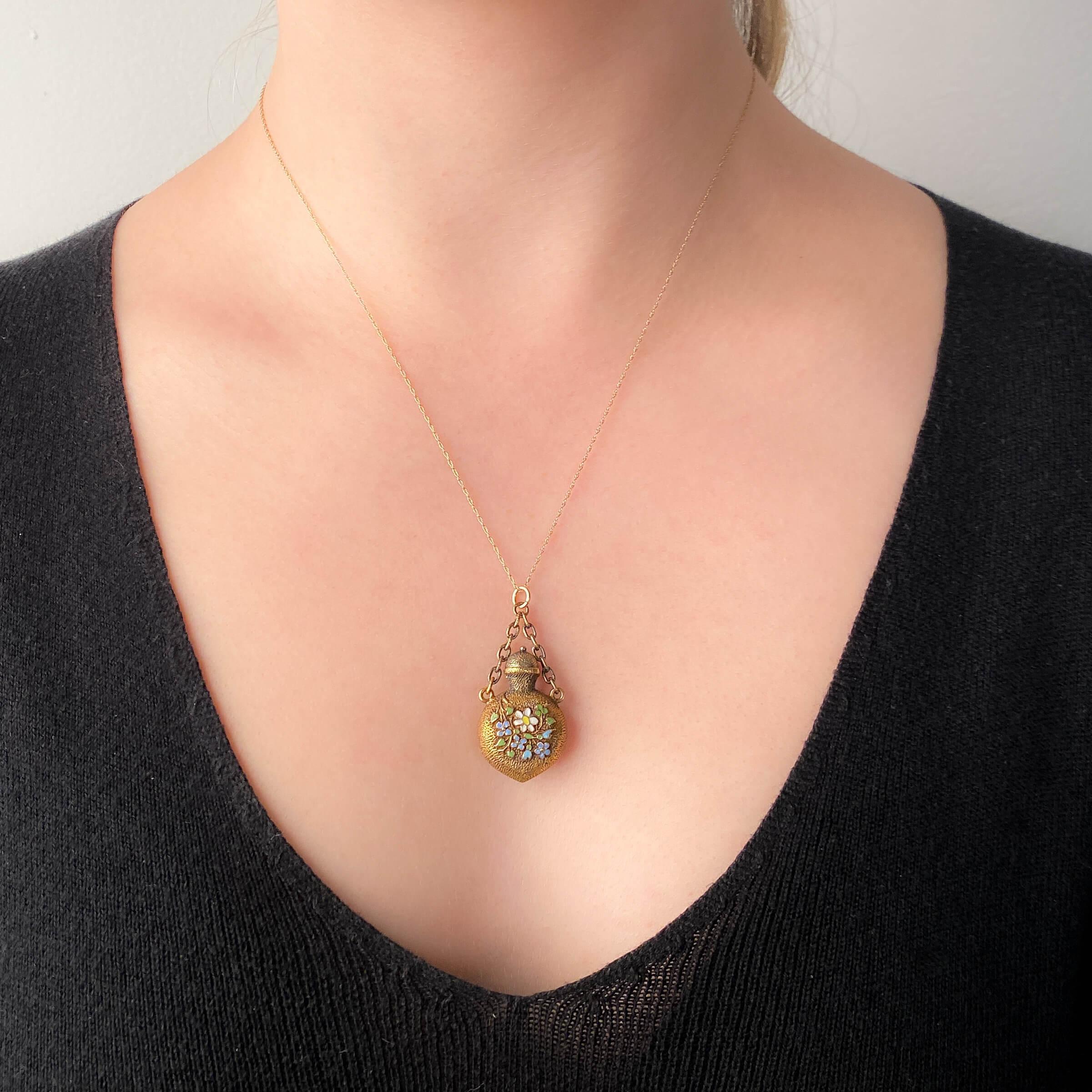 Donna Victorian Perfume Charm of 14k Gold in vendita