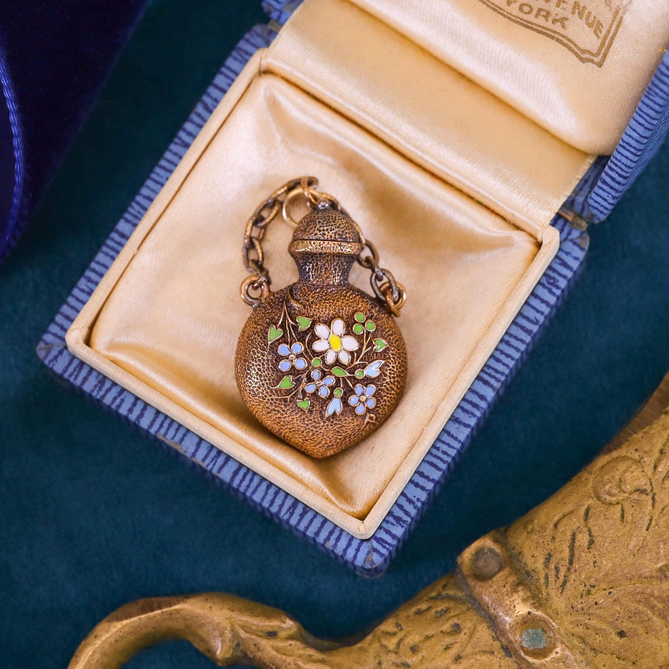 Victorian Perfume Charm of 14k Gold in vendita 2