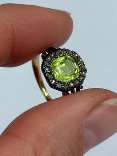 Viktorianischer Peridot und Diamant im Rosenschliff 18 Karat Gold Cluster Ring