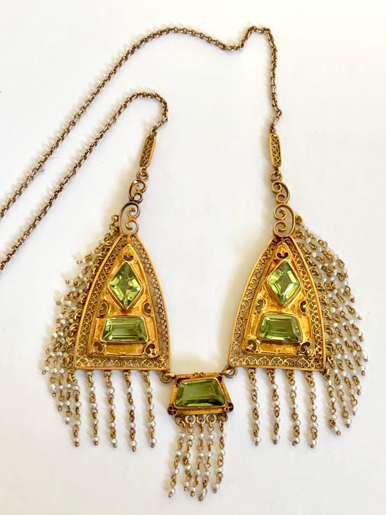 Women's or Men's Victorian Peridot and Seed Pearl 14 Karat Yellow Gold Necklace