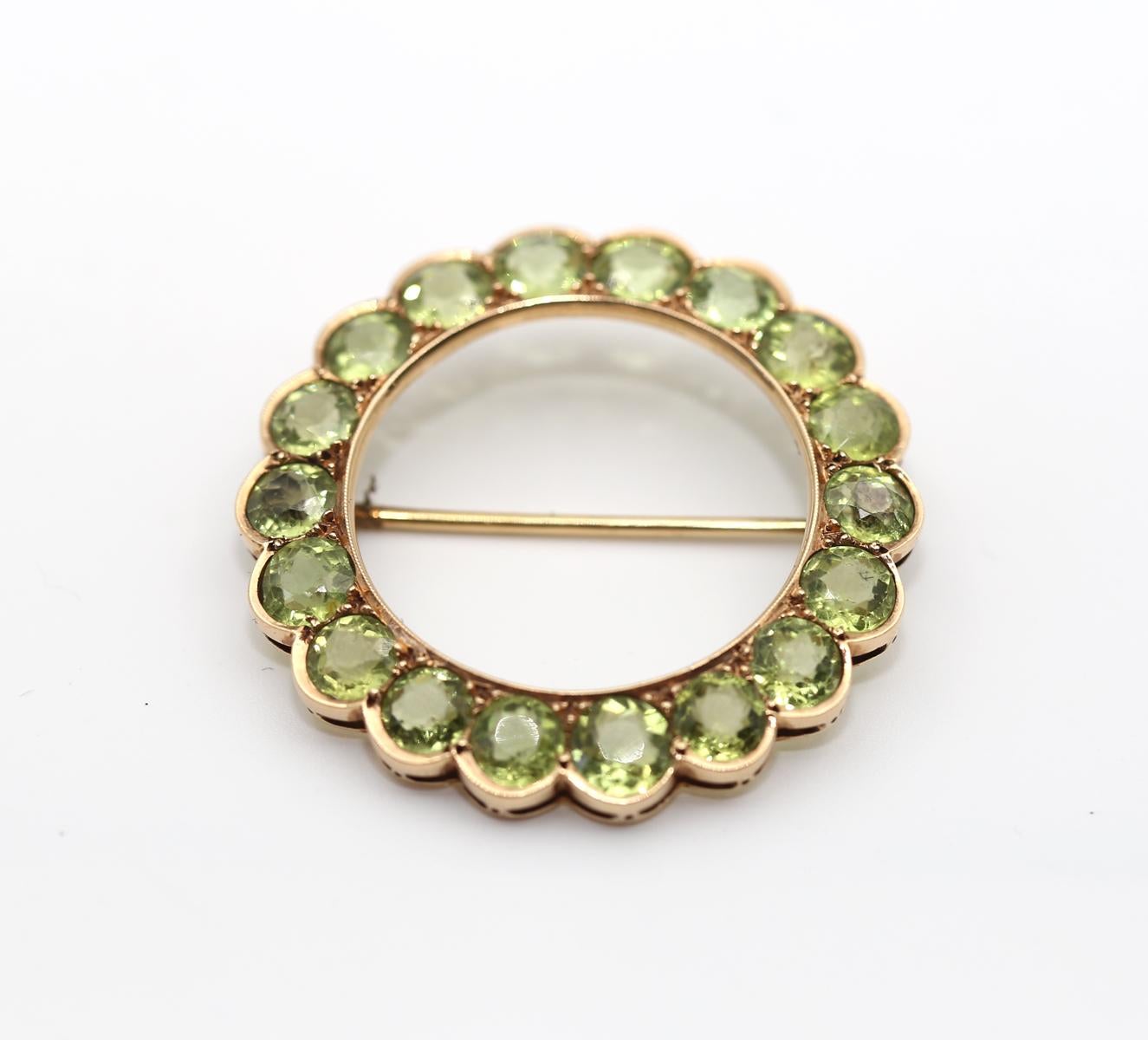Women's or Men's Victorian Peridot Circle Brooch Pin Yellow Gold, 1900 For Sale