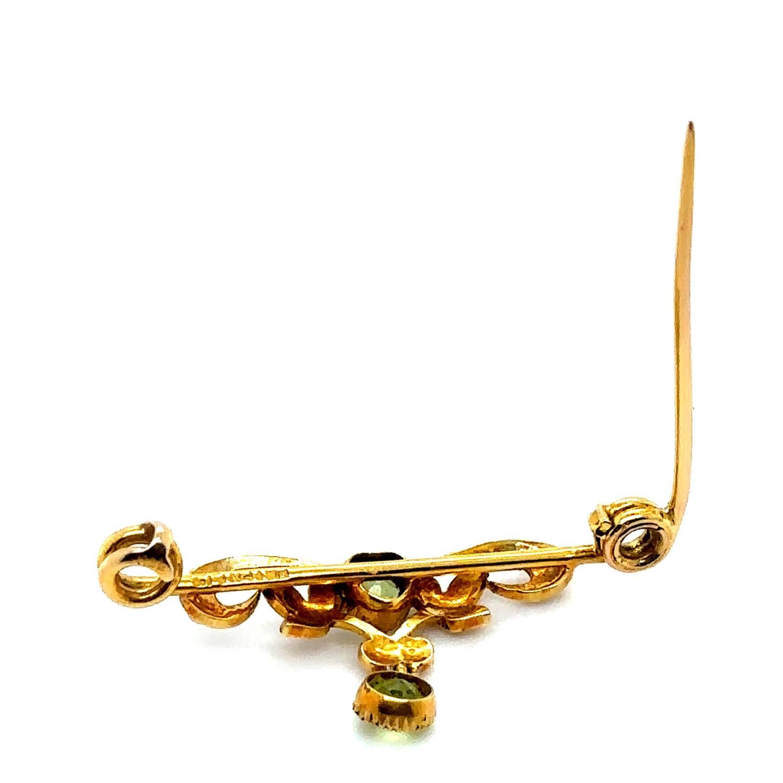 Spilla vittoriana a cuore in oro giallo 15 carati con perle di peridoto in vendita 1