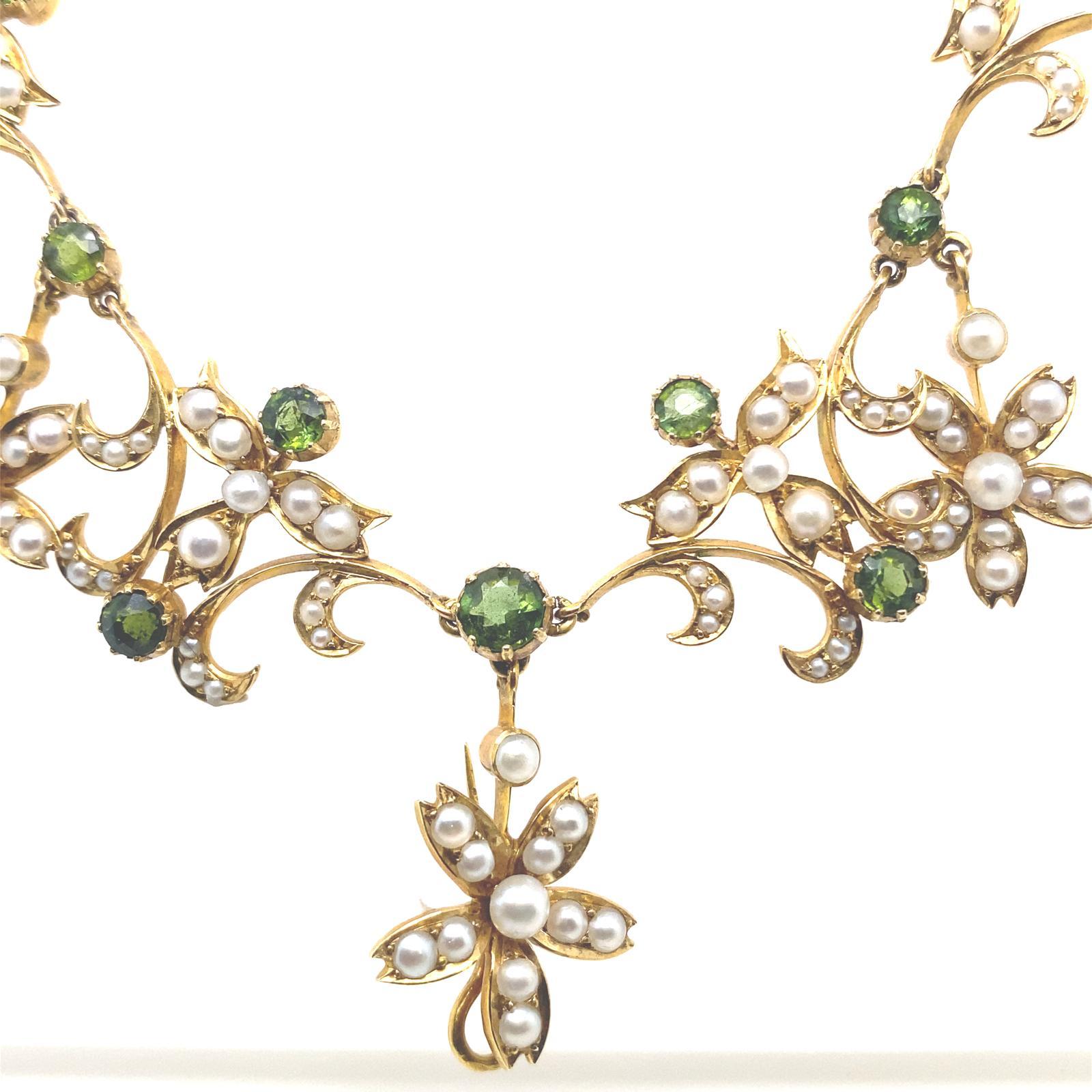 Round Cut Victorian Peridot Seed Pearl Necklace 18 Karat Yellow Gold For Sale