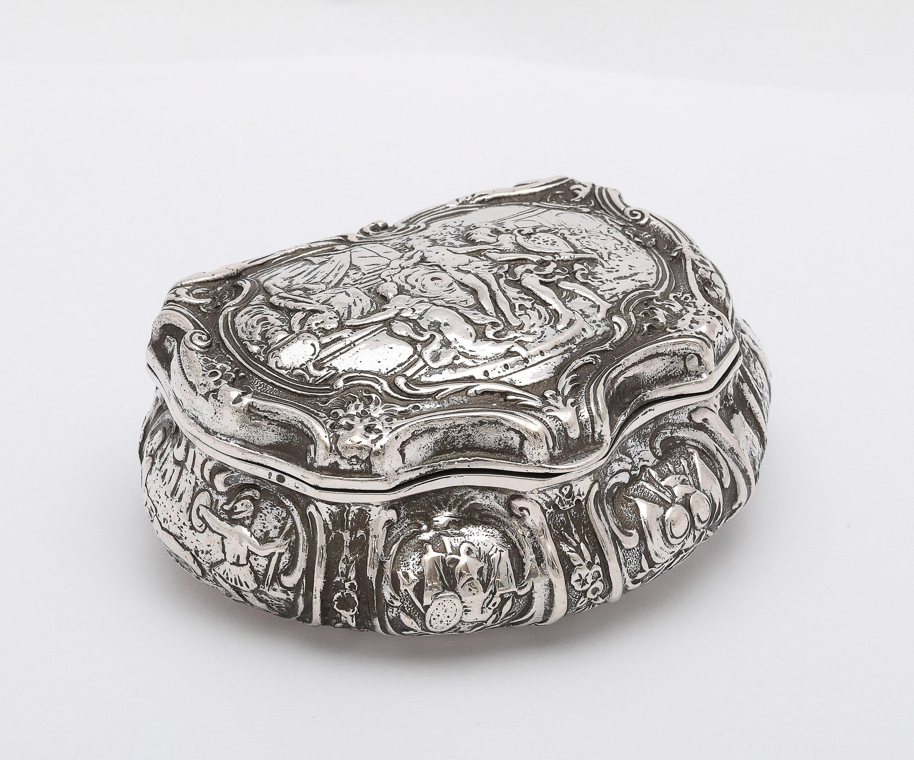 Tabatière d'époque victorienne en argent continental de Hanau (.800) avec couvercle à charnière en vente 7