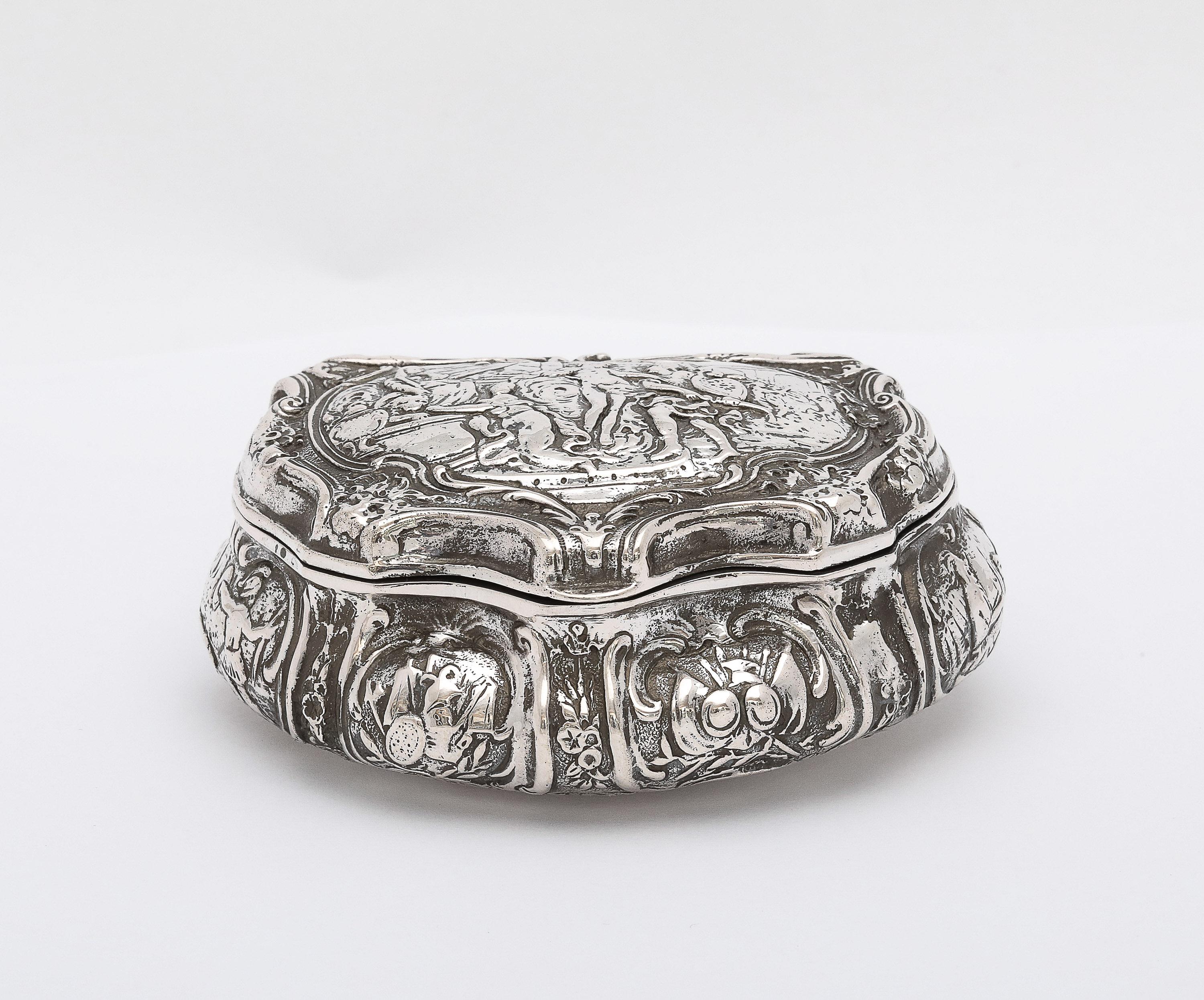 Tabatière d'époque victorienne en argent continental de Hanau (.800) avec couvercle à charnière Bon état - En vente à New York, NY