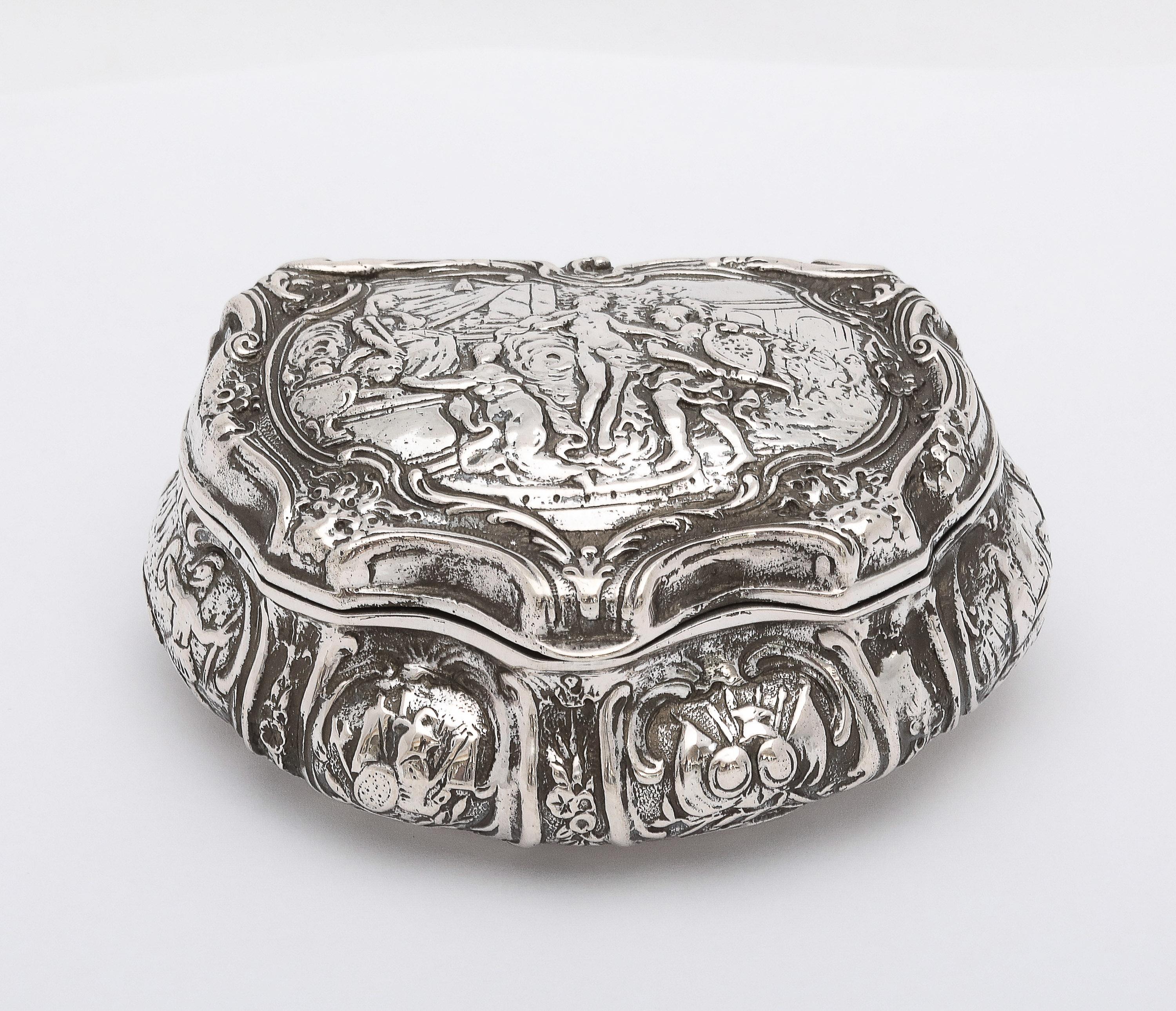 Fin du XIXe siècle Tabatière d'époque victorienne en argent continental de Hanau (.800) avec couvercle à charnière en vente