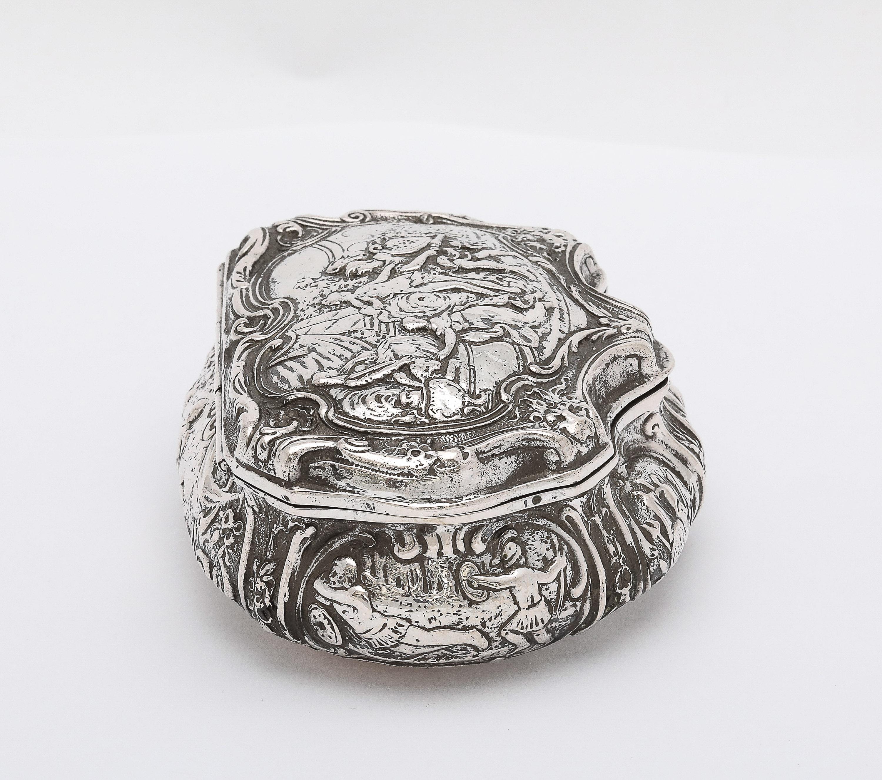 Argent sterling Tabatière d'époque victorienne en argent continental de Hanau (.800) avec couvercle à charnière en vente