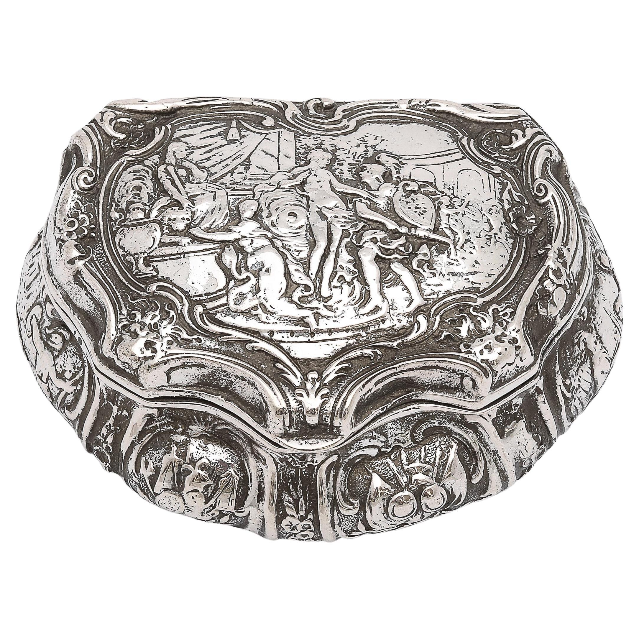 Tabatière d'époque victorienne en argent continental de Hanau (.800) avec couvercle à charnière en vente