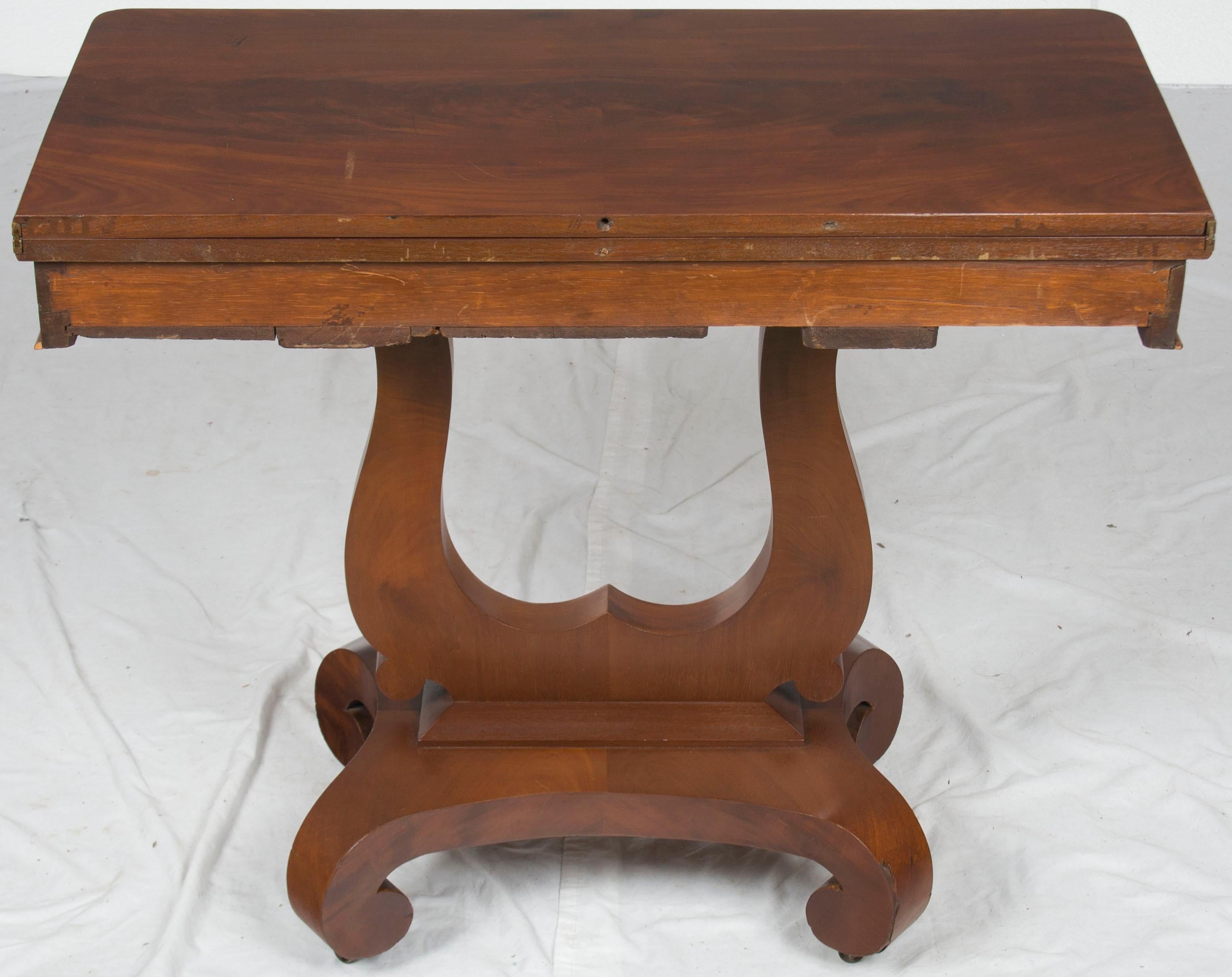 Victorian Period Mahogany Flip Top Card Table on Pedestal Base For Sale 6