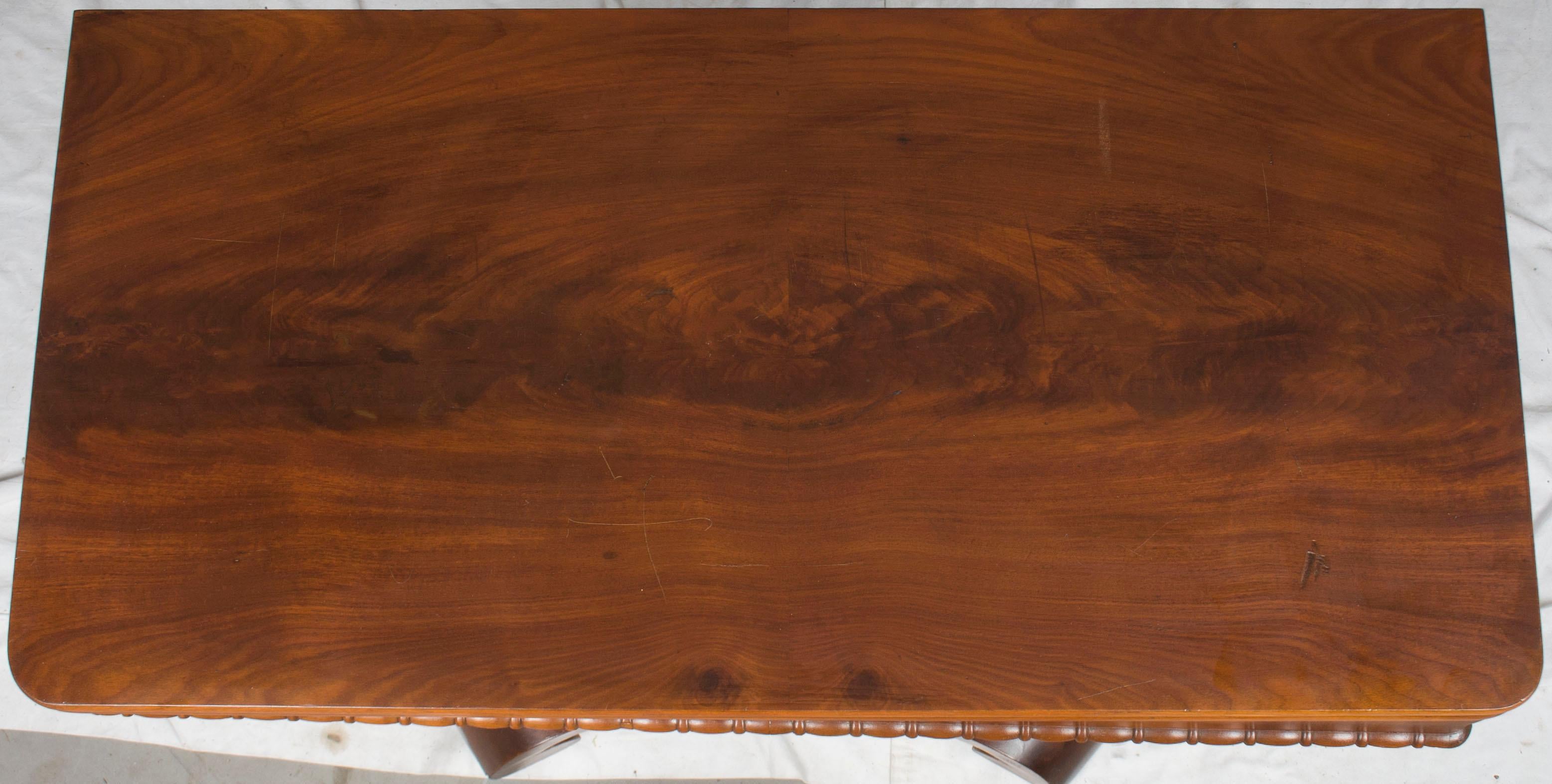 Victorian Period Mahogany Flip Top Card Table on Pedestal Base In Good Condition For Sale In Atlanta, GA