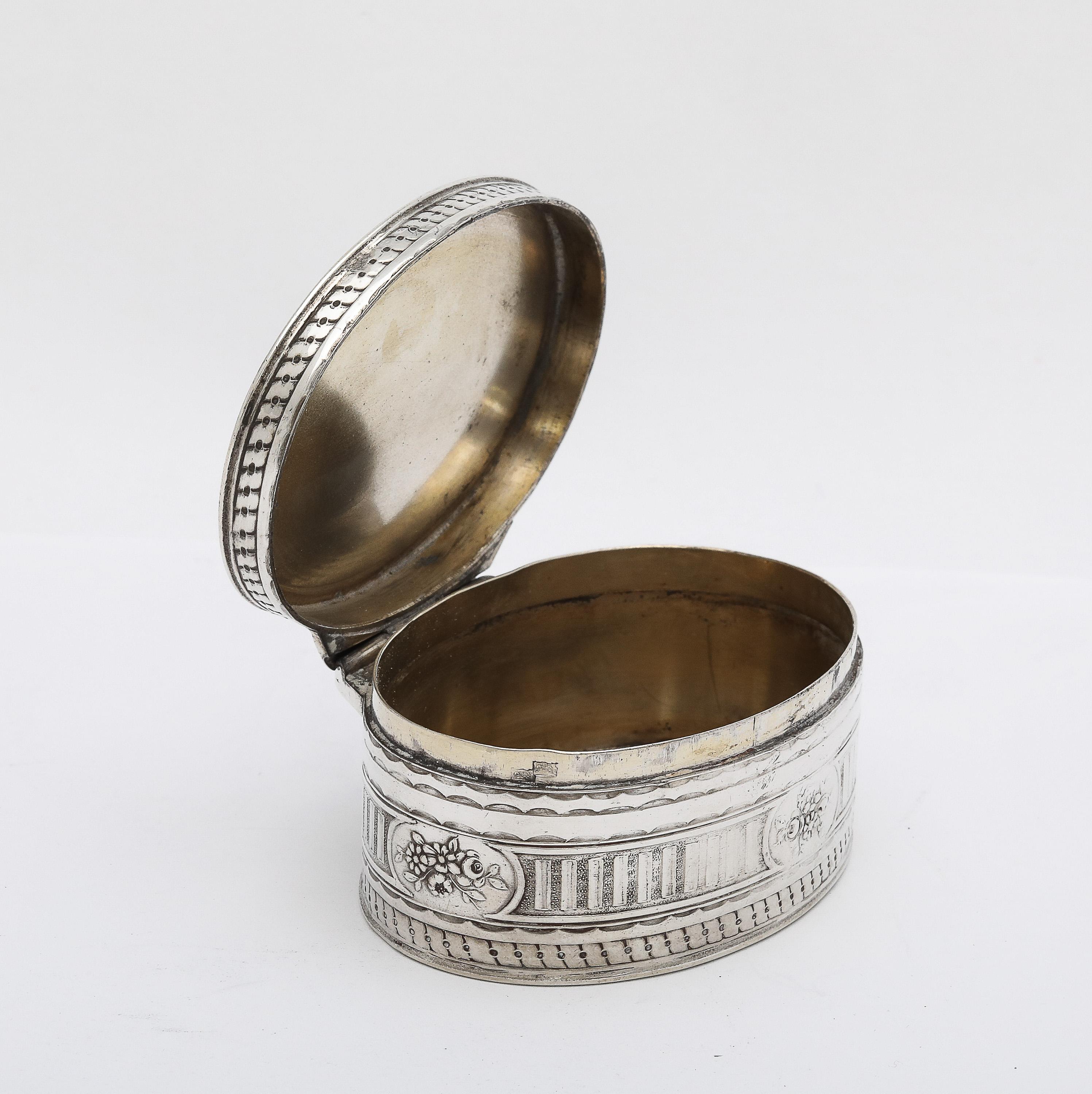 Victorian Period Neoclassical-Style Sterling Silver French Oval Snuff Box 8