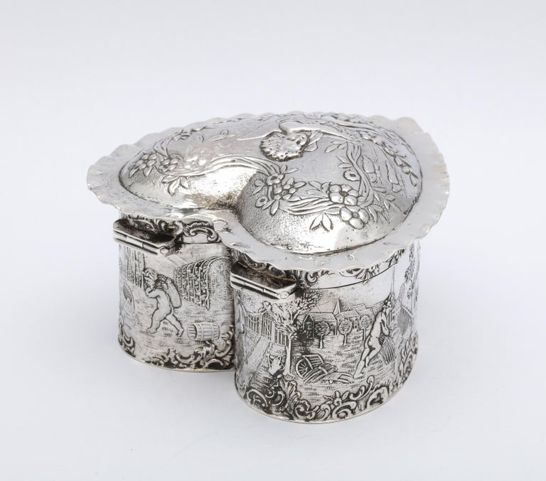Victorian Period Sterling Silver Heart-Form Trinkets Box with Hinged Lid In Good Condition For Sale In New York, NY