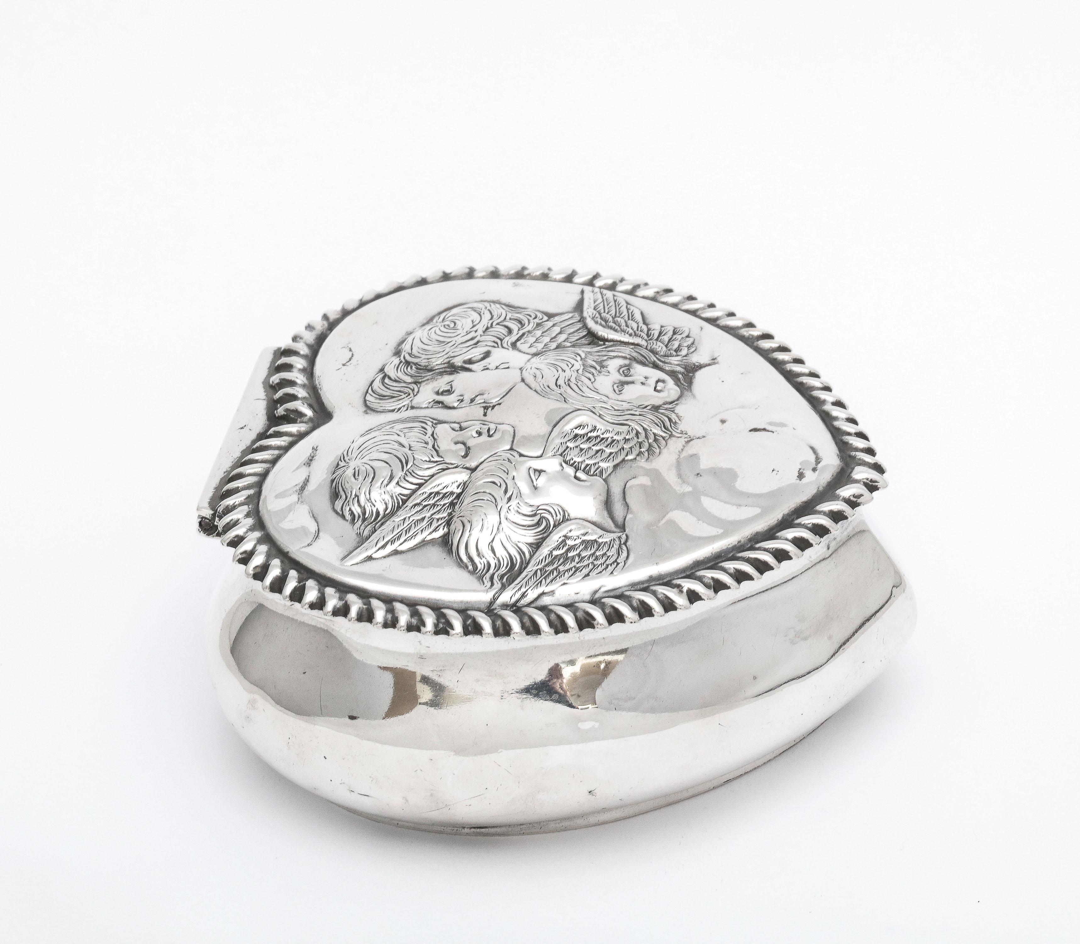 Victorian Period Sterling Silver Heart-Form Trinkets Box with Hinged Lid In Good Condition For Sale In New York, NY
