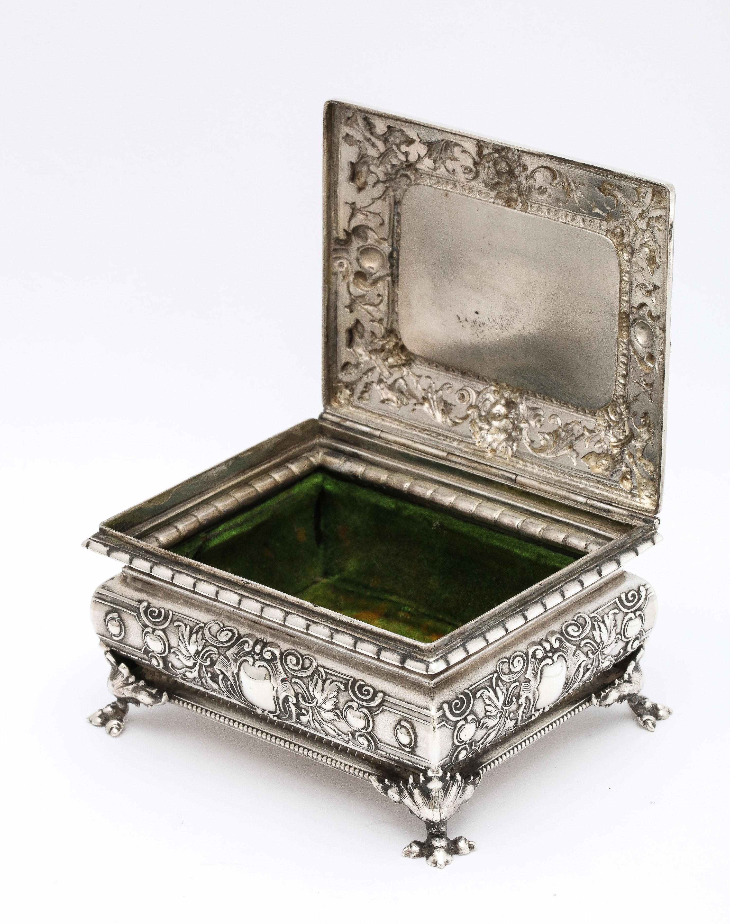 Victorian Period Sterling Silver Jewelry/Trinkets Box with Hinged Lid by Kerr In Good Condition In New York, NY