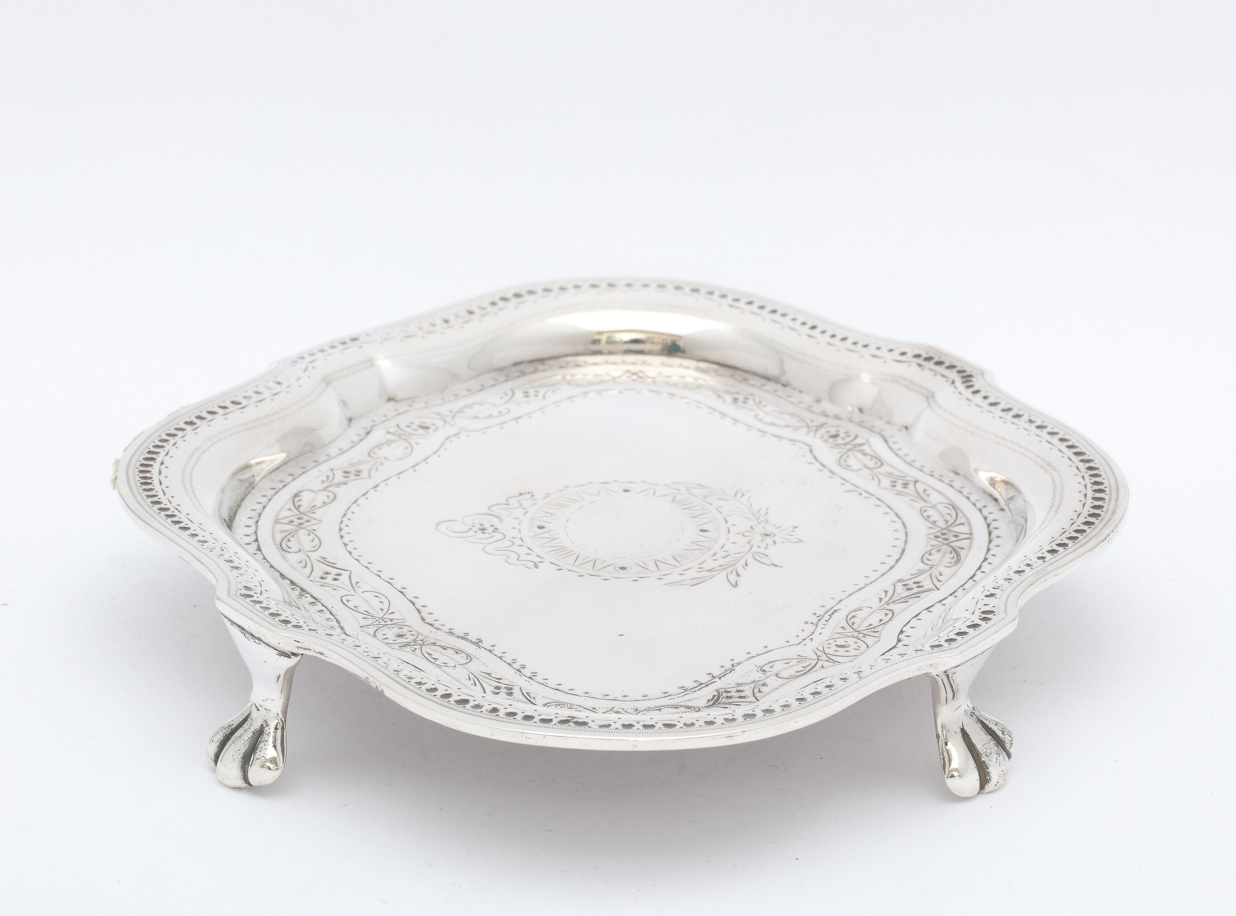 Victorian Period Sterling Silver Paw-Footed Salver/Platter In Good Condition In New York, NY
