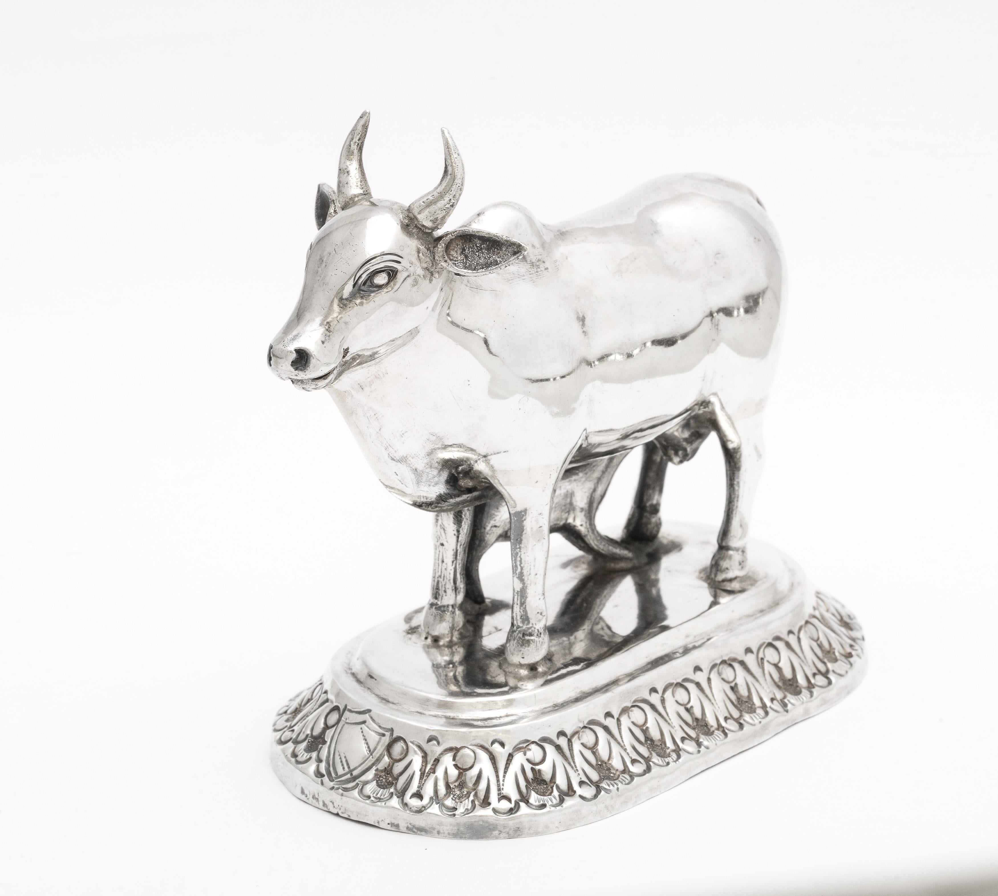 Victorian Period Sterling Silver Statue of a Cow and Her Calf In Good Condition For Sale In New York, NY