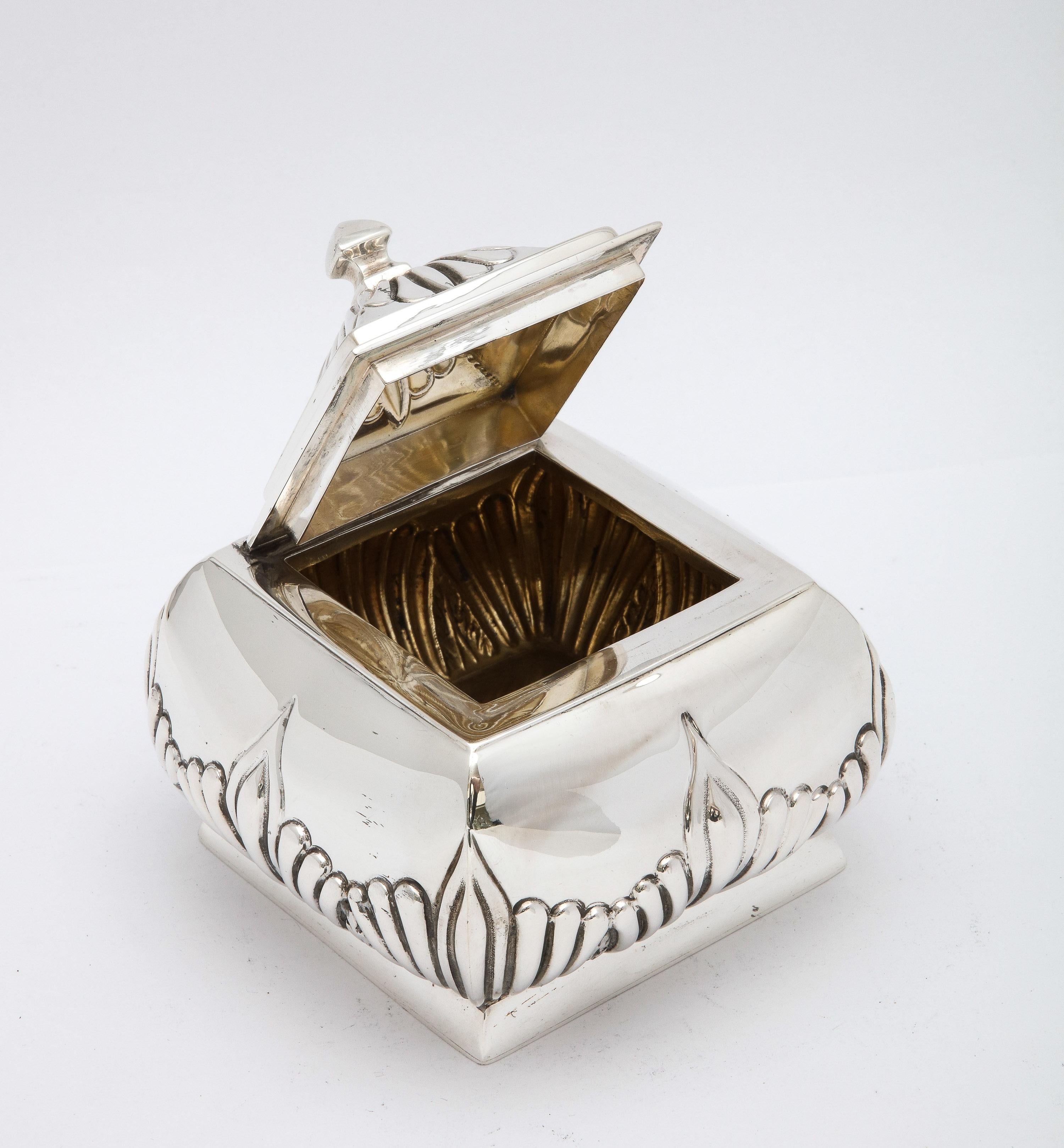 Victorian Period Sterling Silver Tea Caddy With Hinged Lid For Sale 3