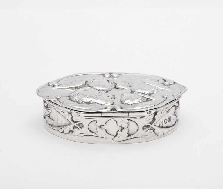 Victorian Period Sterling Silver Trinkets Box With Hinged Lid by William Comyns For Sale 1