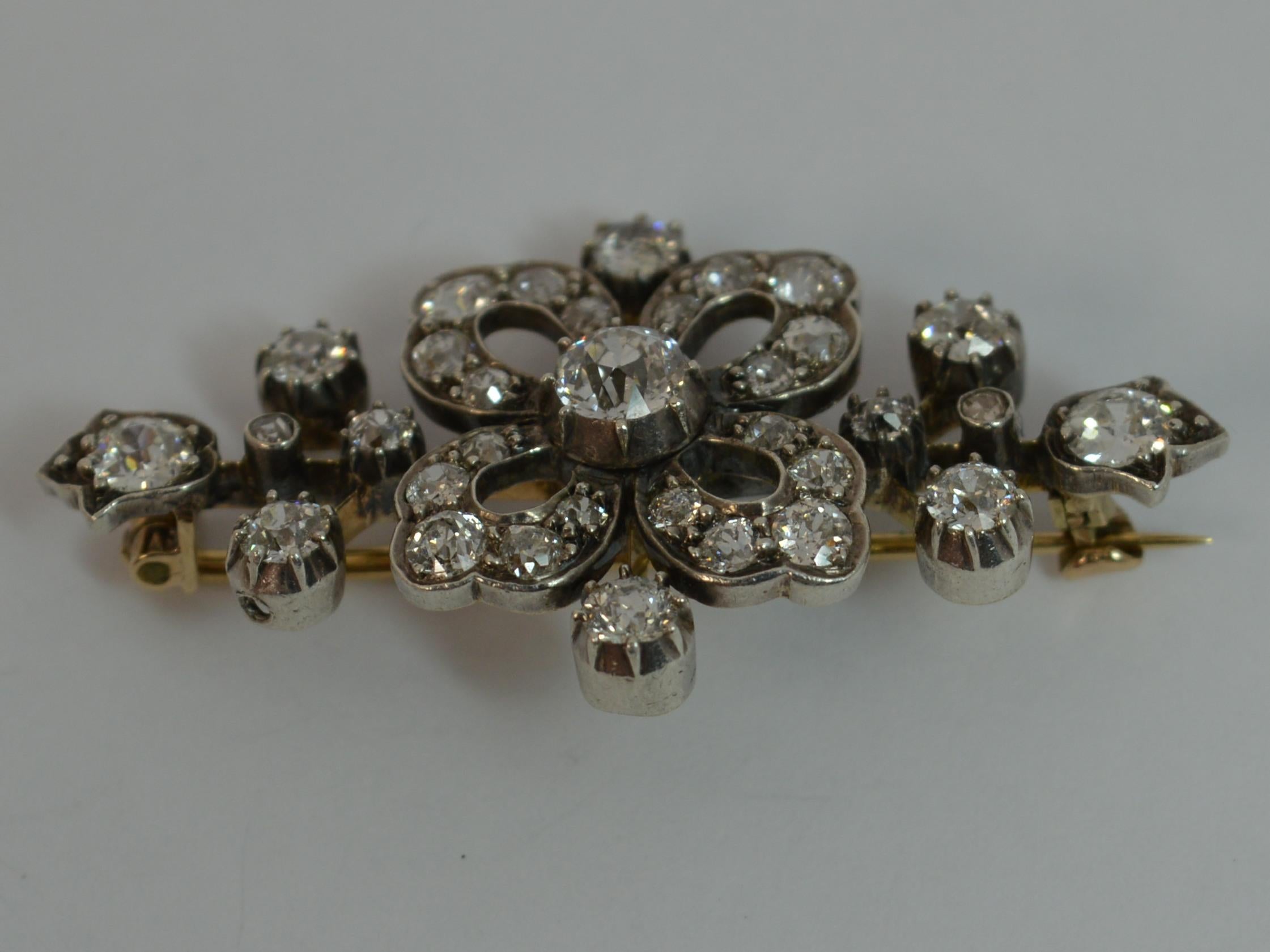 Victorian Period VS 2.50 Carat Old Cut Diamond 18 Carat Gold Brooch In Excellent Condition In St Helens, GB