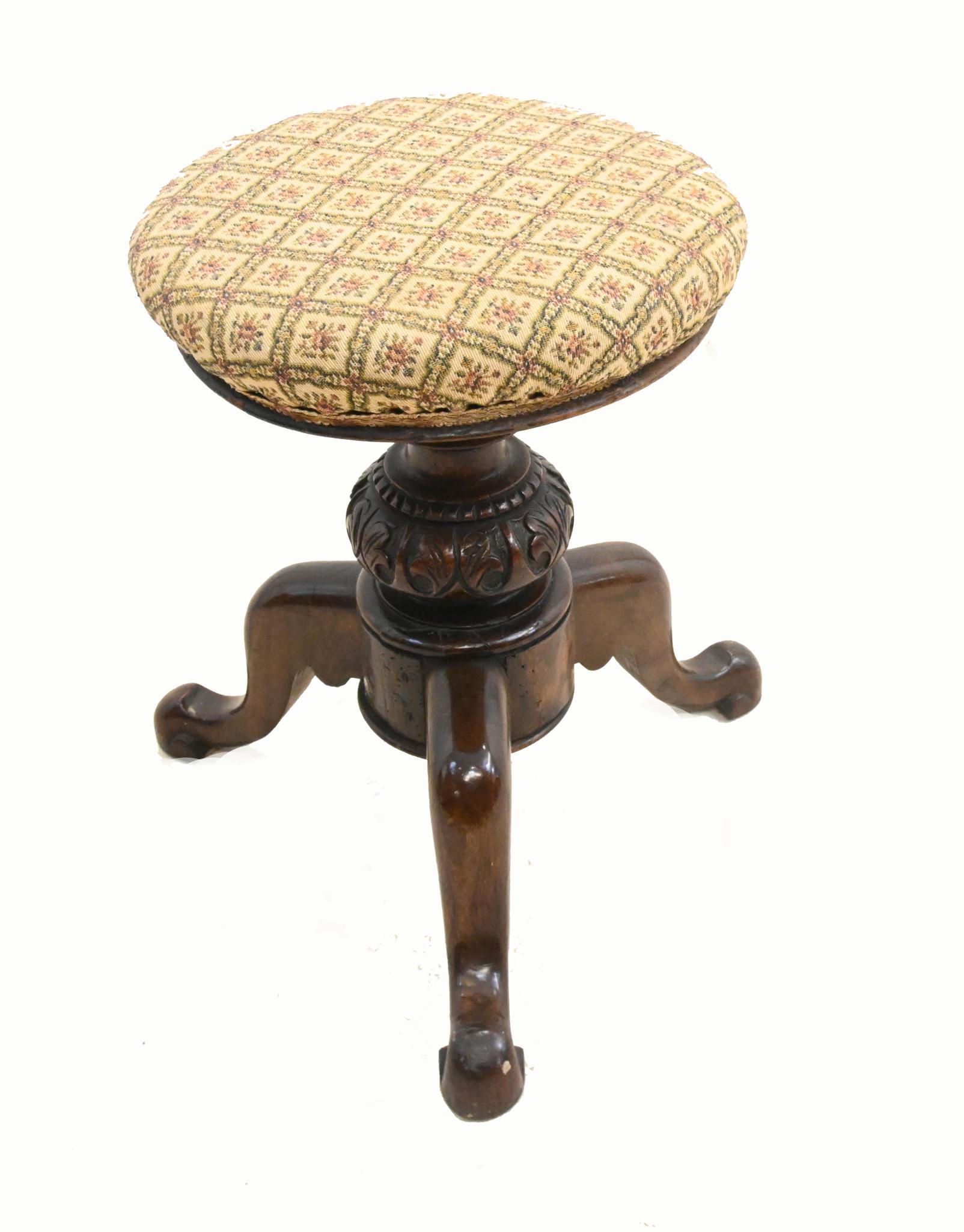 Taburete victoriano para piano de nogal tallado de altura regulable 1860 en venta 4