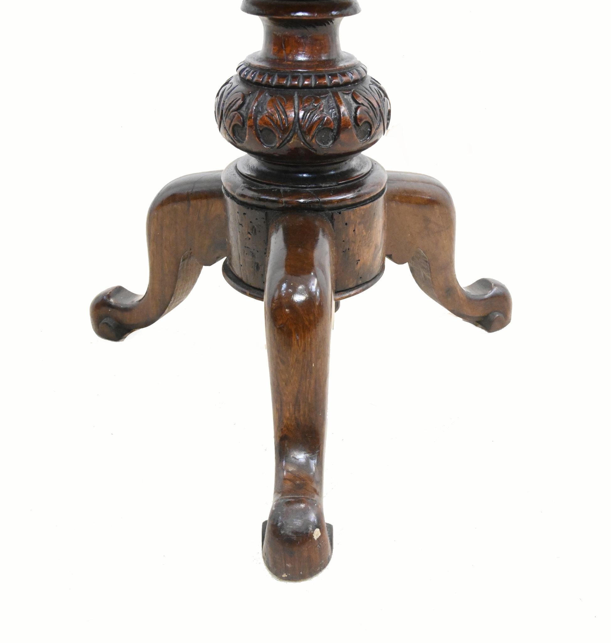 Taburete victoriano para piano de nogal tallado de altura regulable 1860 en venta 3