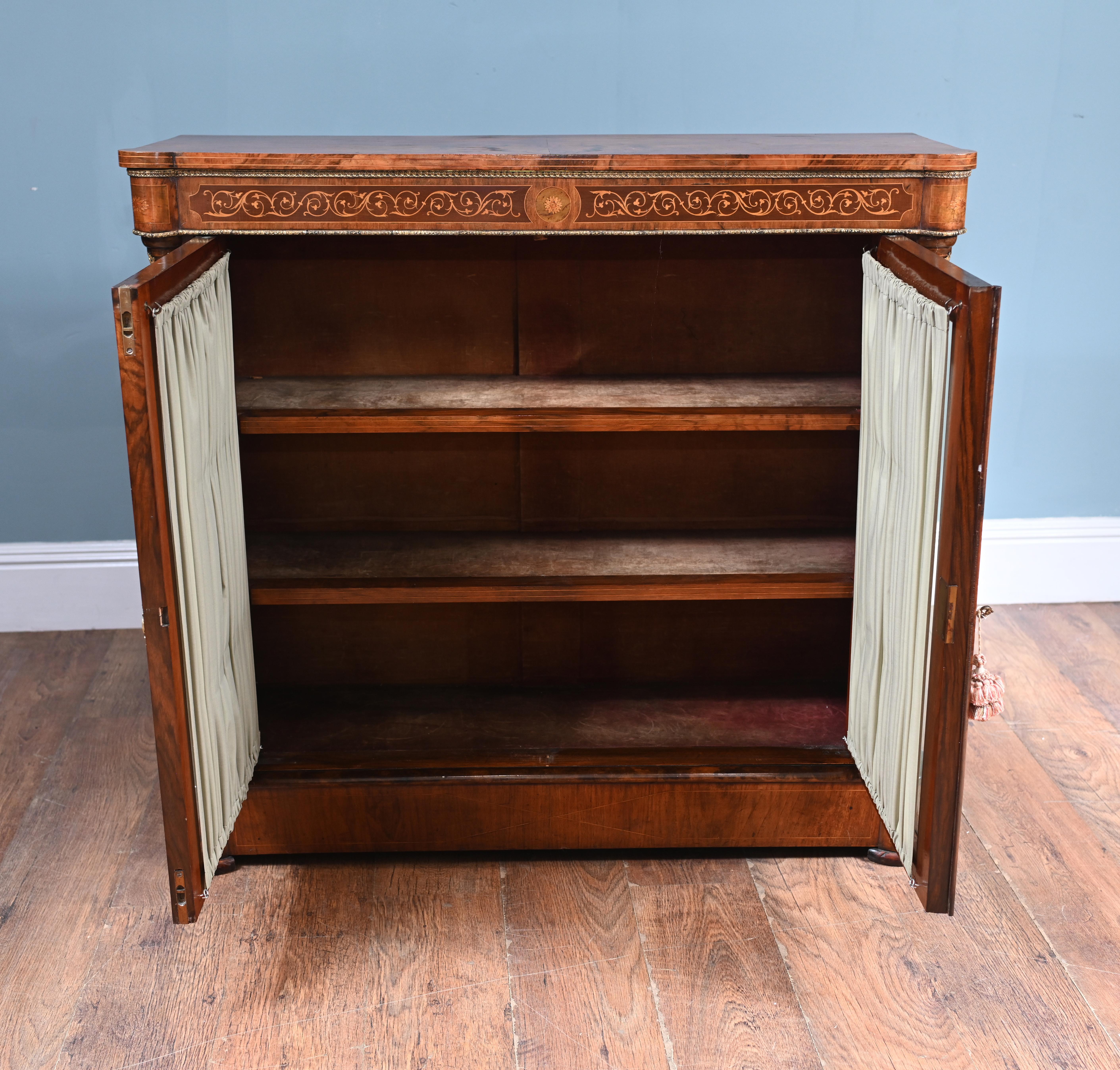 Vitrine Victorienne Pier Cabinet Noyer 1880 en vente 1