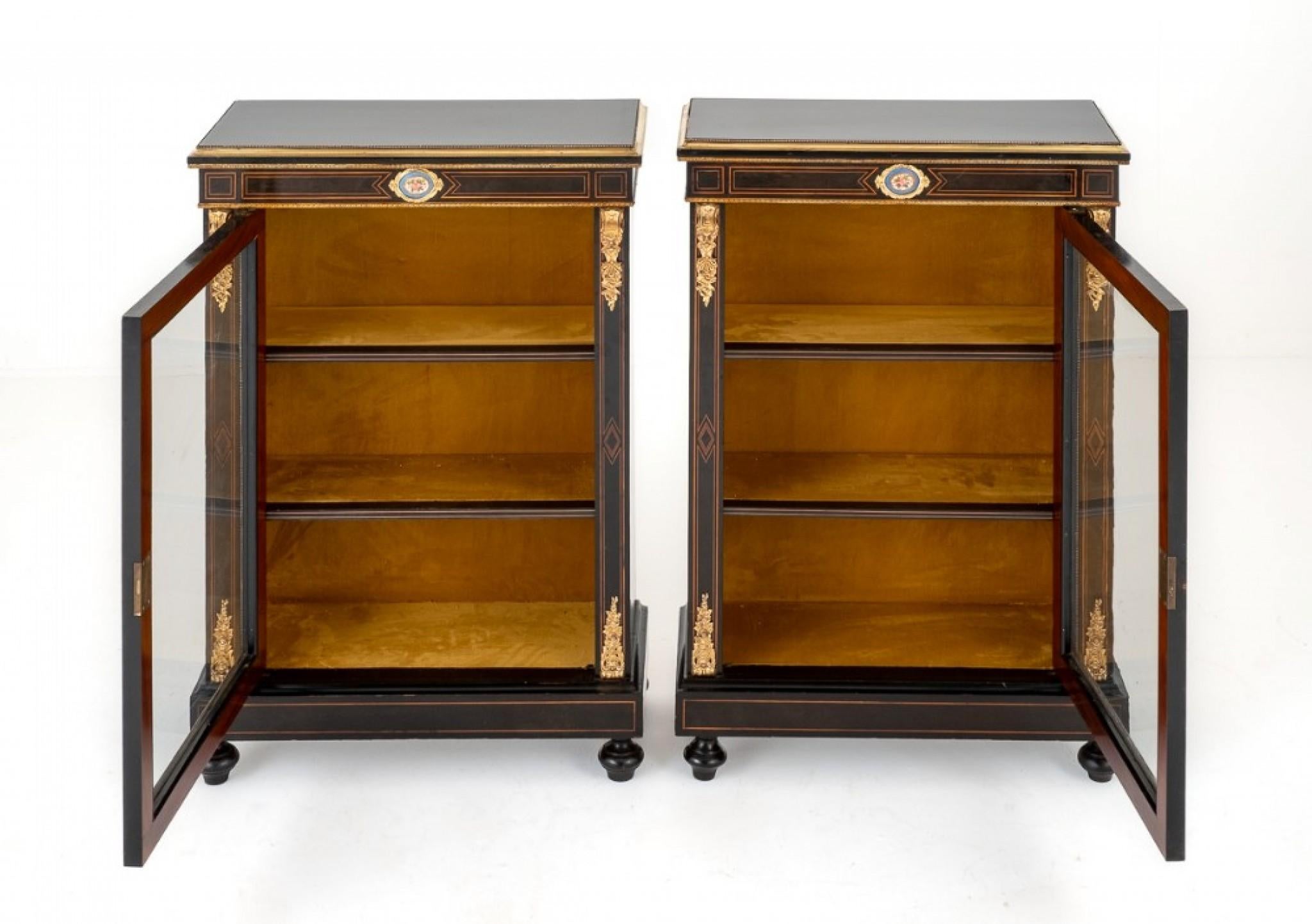 Victorian Pier Cabinets Ebonized Display, 1890 In Good Condition For Sale In Potters Bar, GB