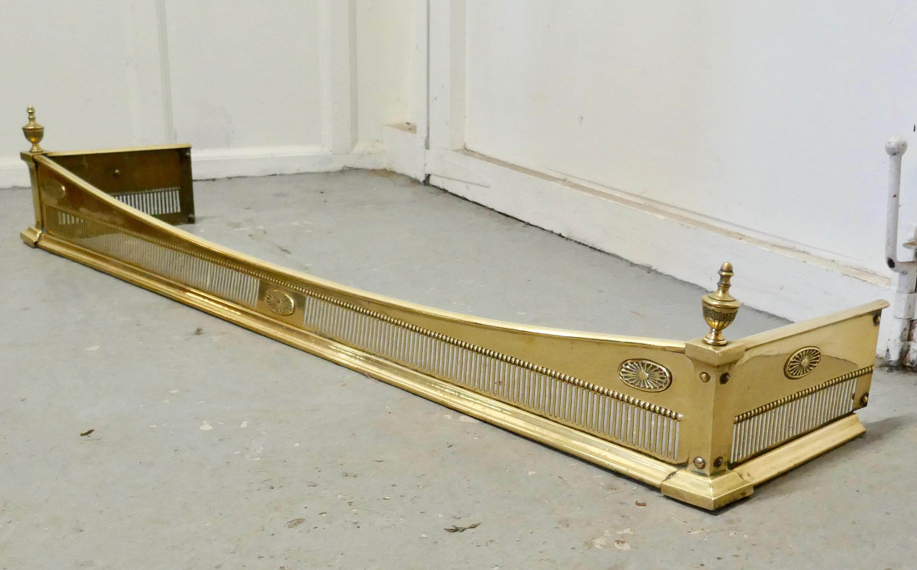 Victorian Pierced Brass Fender In Good Condition For Sale In Chillerton, Isle of Wight
