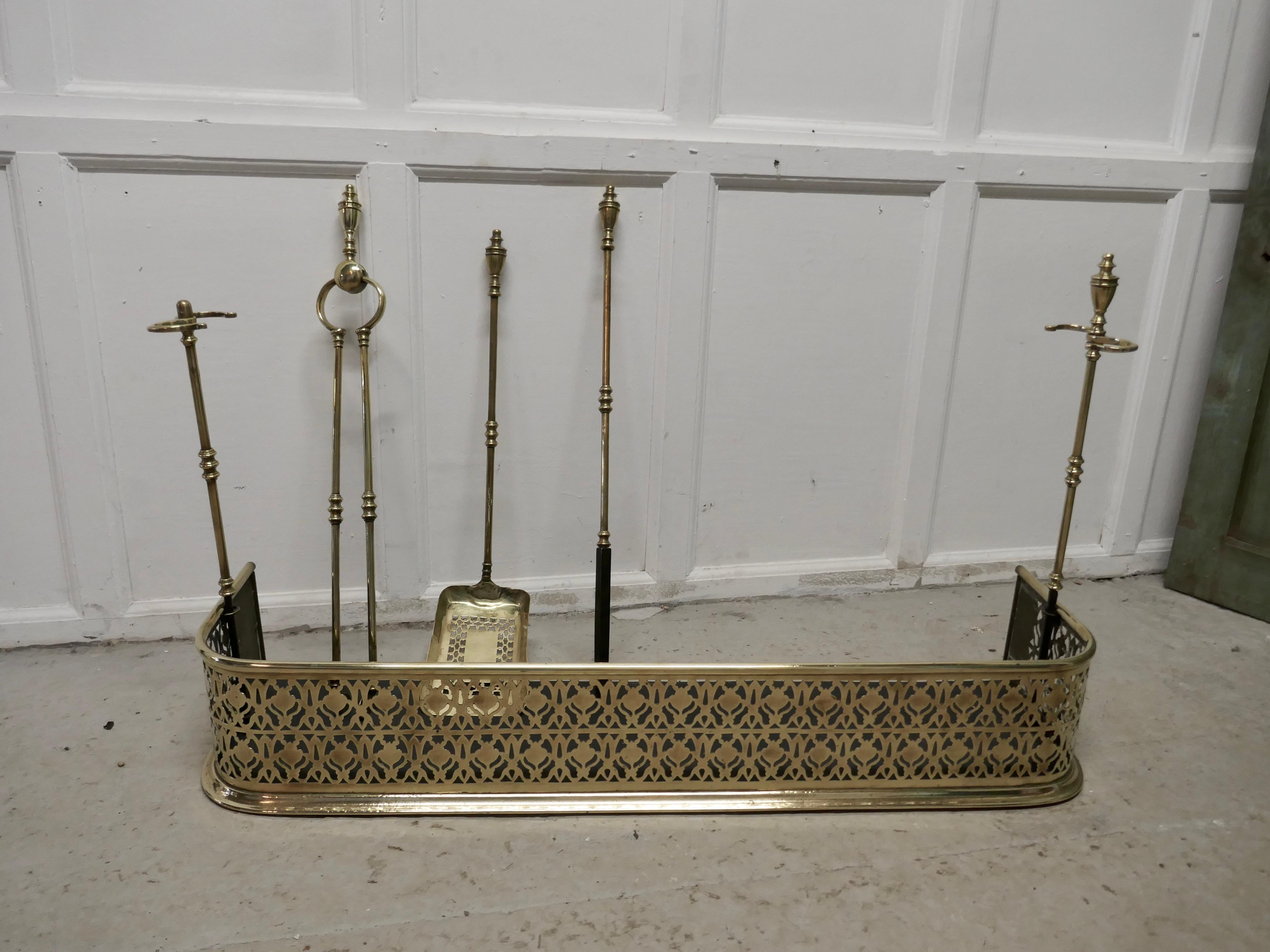 Victorian Pierced Brass Fender with Fire Irons In Good Condition For Sale In Chillerton, Isle of Wight
