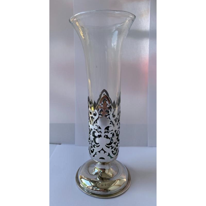 Victorian Pierced Sterling Silver and Glass Vase by Walker & Hall, 1898 For Sale 3